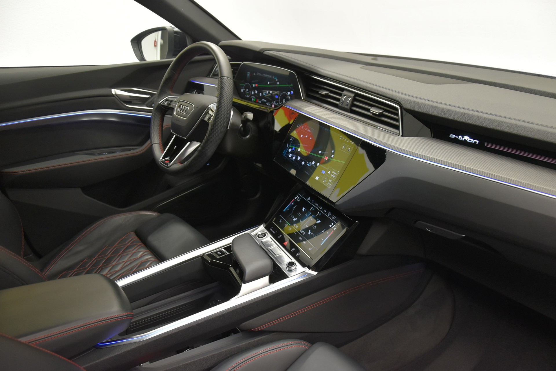 AUDI Q8 Sportback 55 e-tron Black Edition quattro-image-3