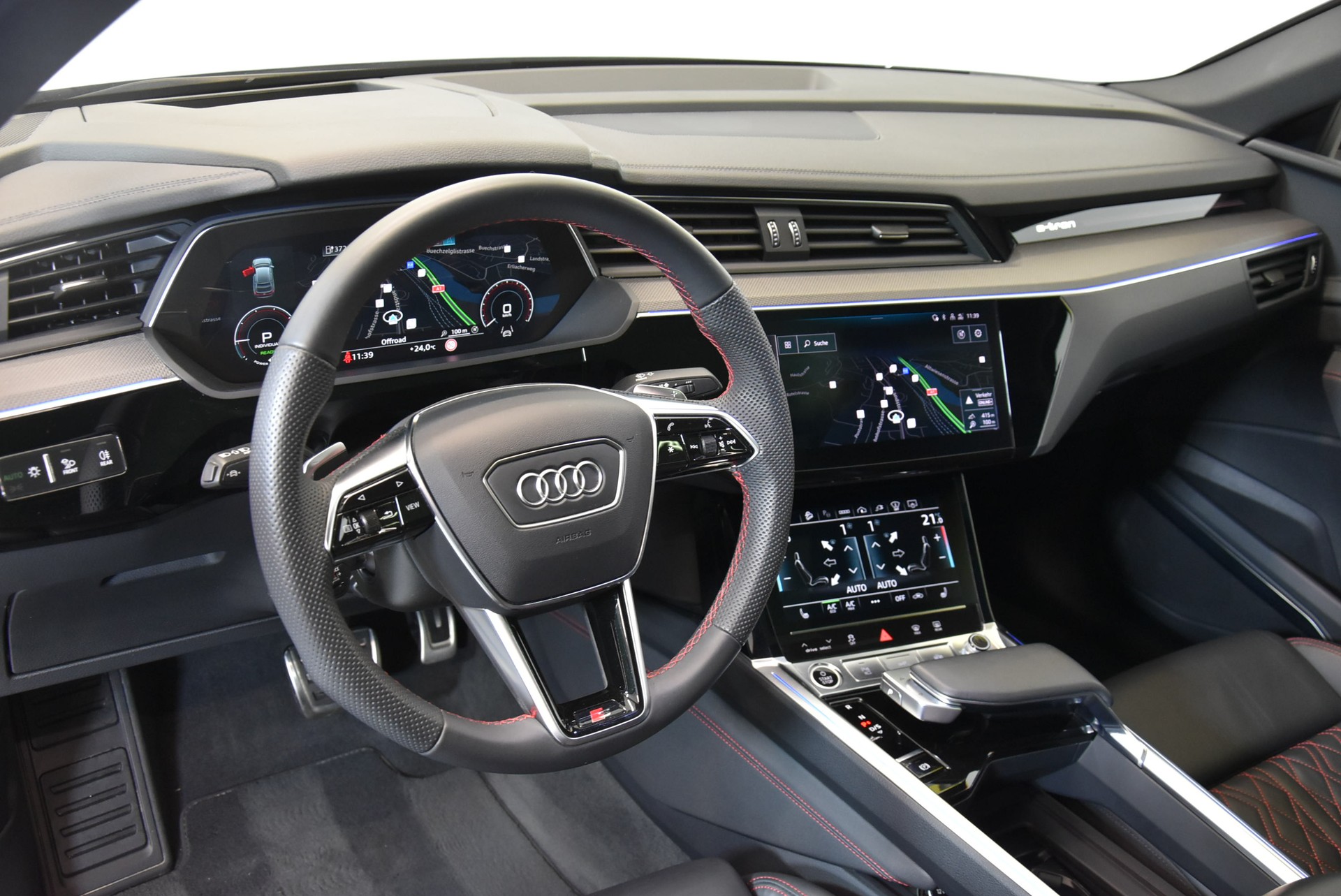 AUDI Q8 Sportback 55 e-tron Black Edition quattro-image-5