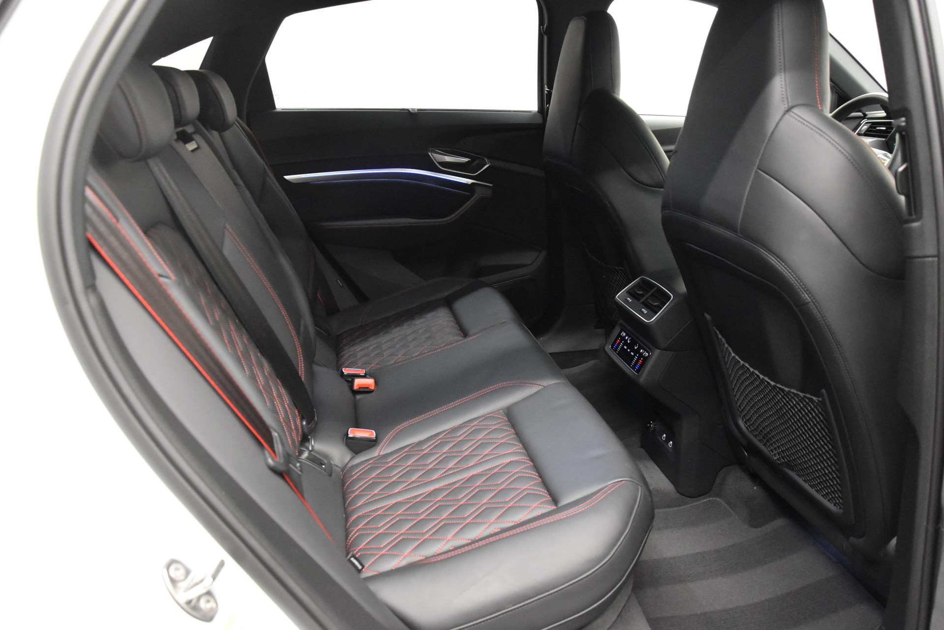 AUDI Q8 Sportback 55 e-tron Black Edition quattro-image-9