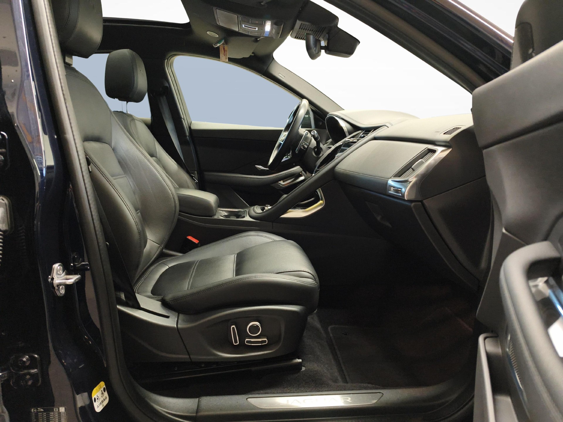 JAGUAR E-Pace 2.0 I4 200 SE AWD - Ruote invernali incluse-image-9