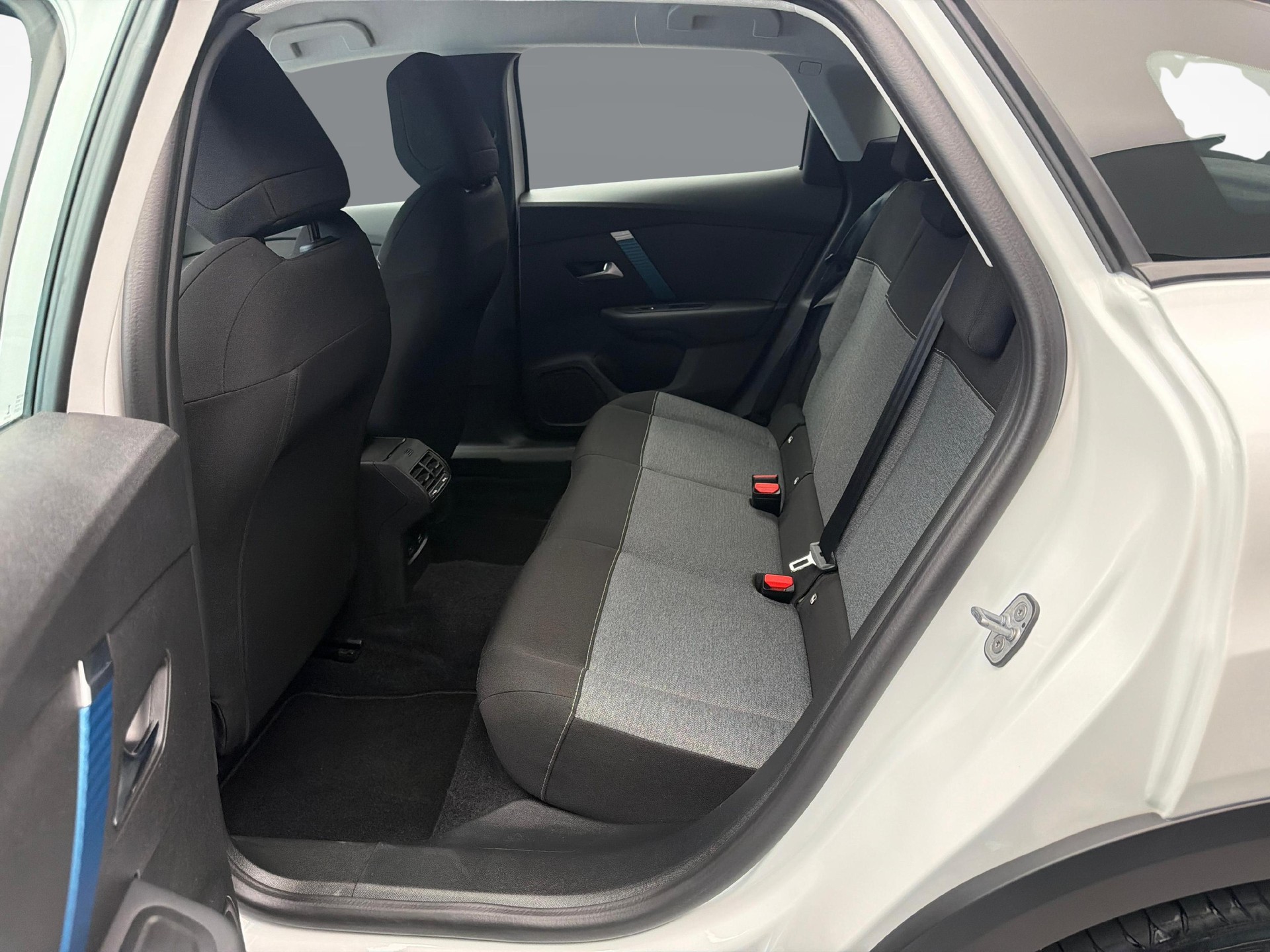 CITROEN e-C4 Swiss Edition-image-10