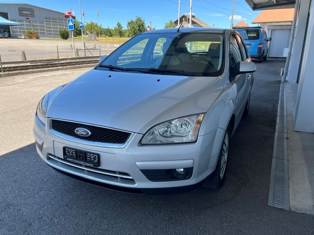 FORD Focus 2.0i Ghia-image-0
