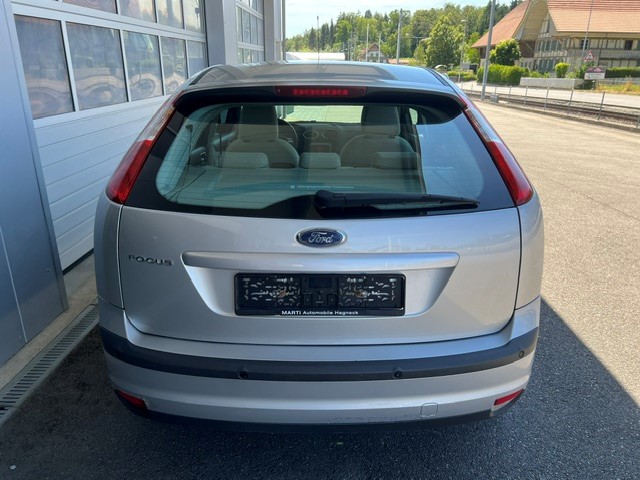 FORD Focus 2.0i Ghia-image-5
