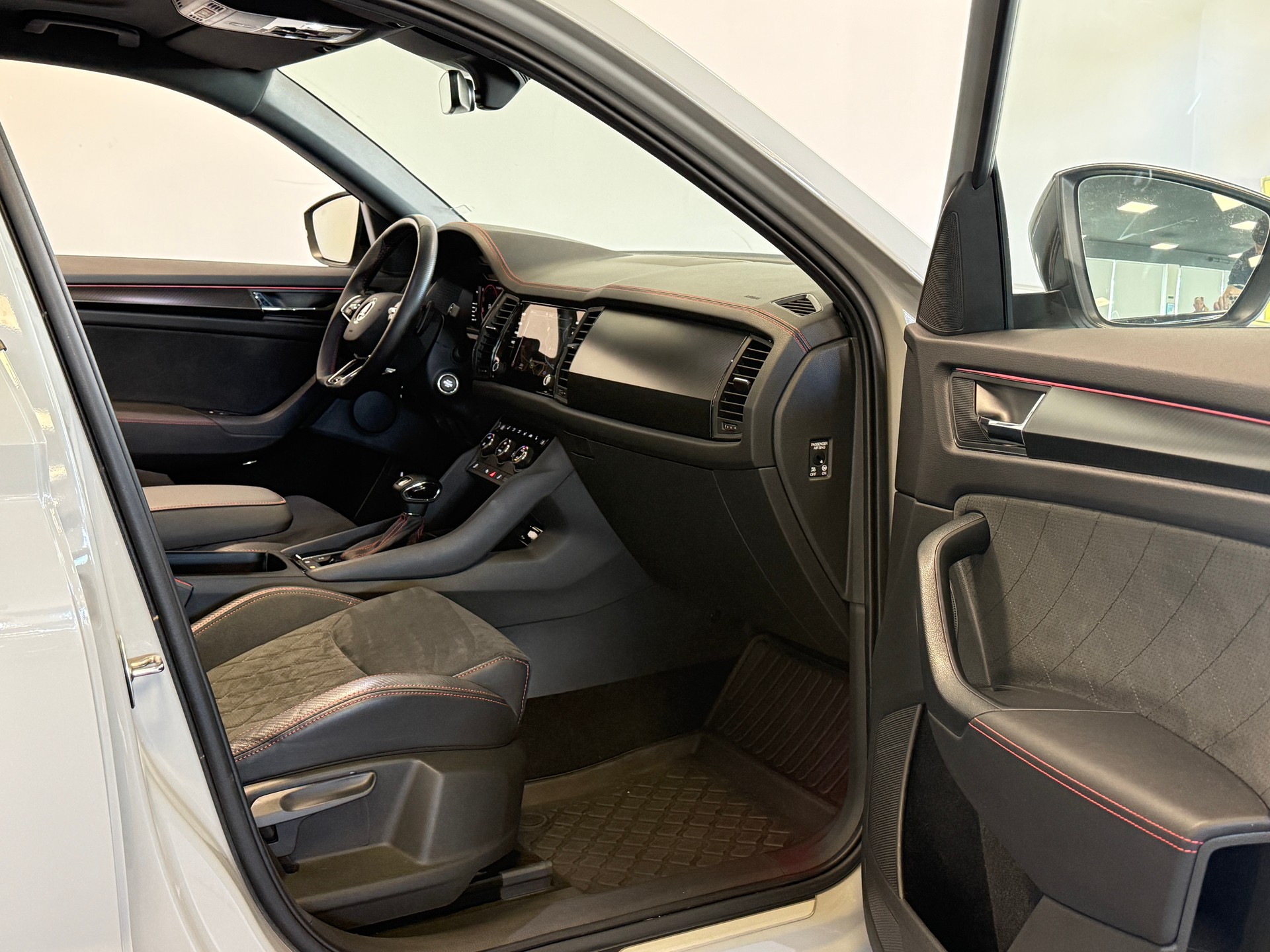 SKODA Kodiaq 2.0 TSI 4x4 RS *AHK*-image-10