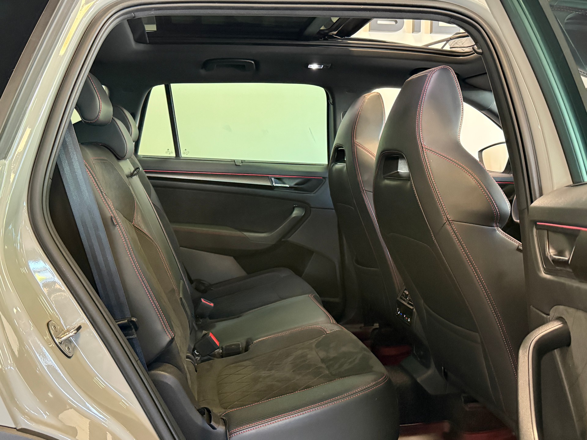 SKODA Kodiaq 2.0 TSI 4x4 RS *AHK*-image-14