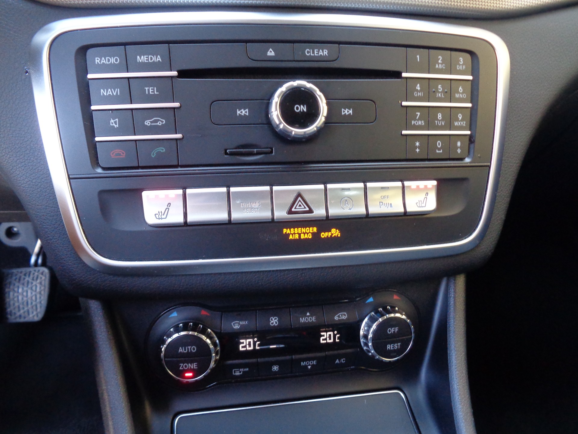 MERCEDES-BENZ GLA 200 Night Star 7G-DCT-image-12