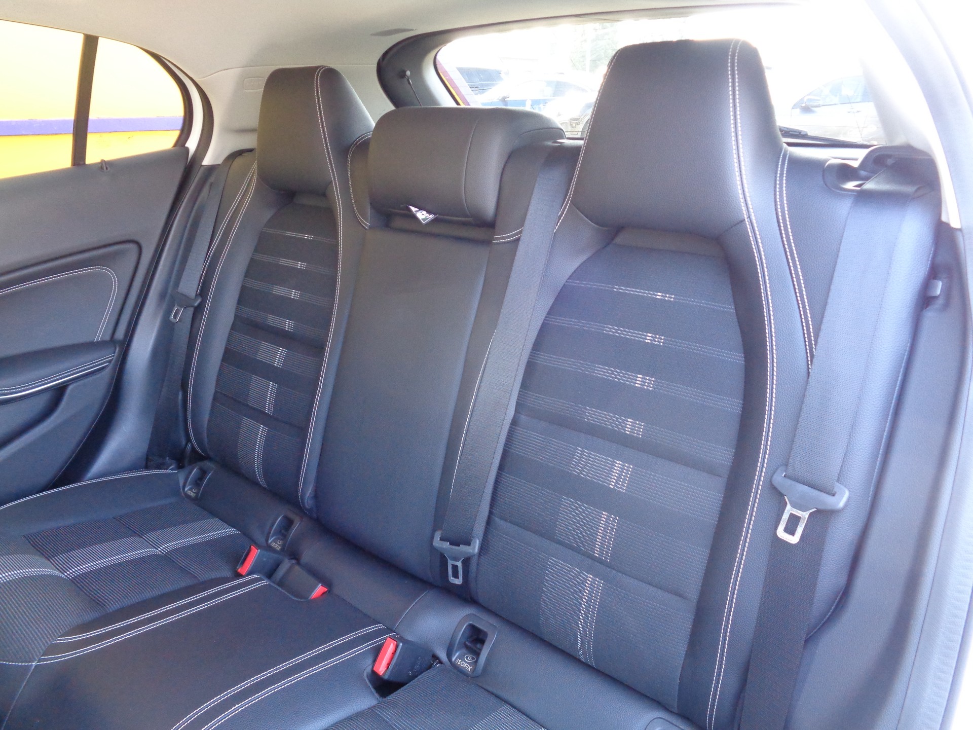 MERCEDES-BENZ GLA 200 Night Star 7G-DCT-image-9
