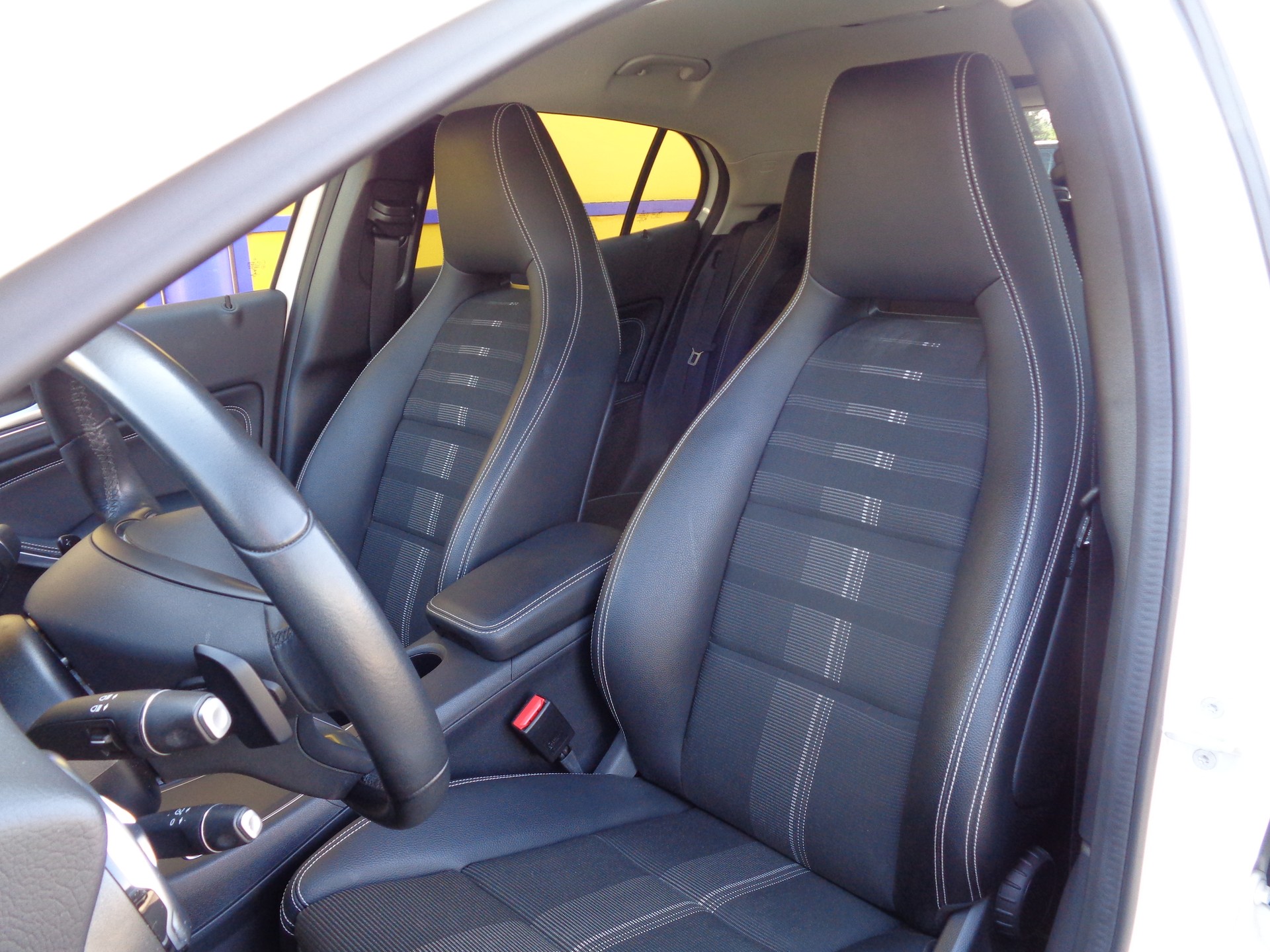 MERCEDES-BENZ GLA 200 Night Star 7G-DCT-image-8