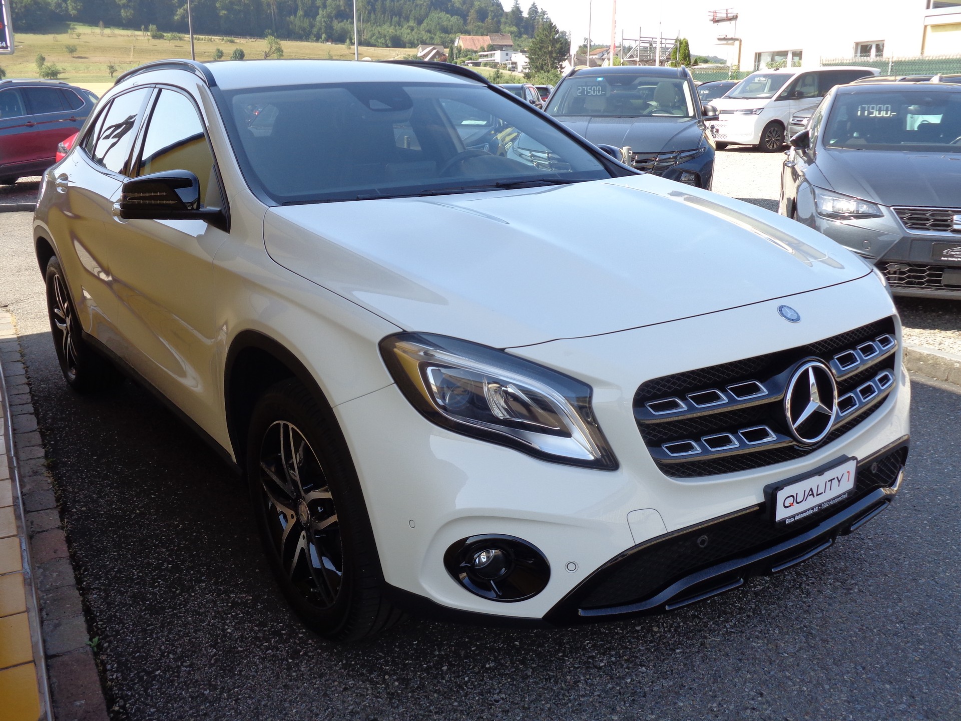 MERCEDES-BENZ GLA 200 Night Star 7G-DCT-image-2