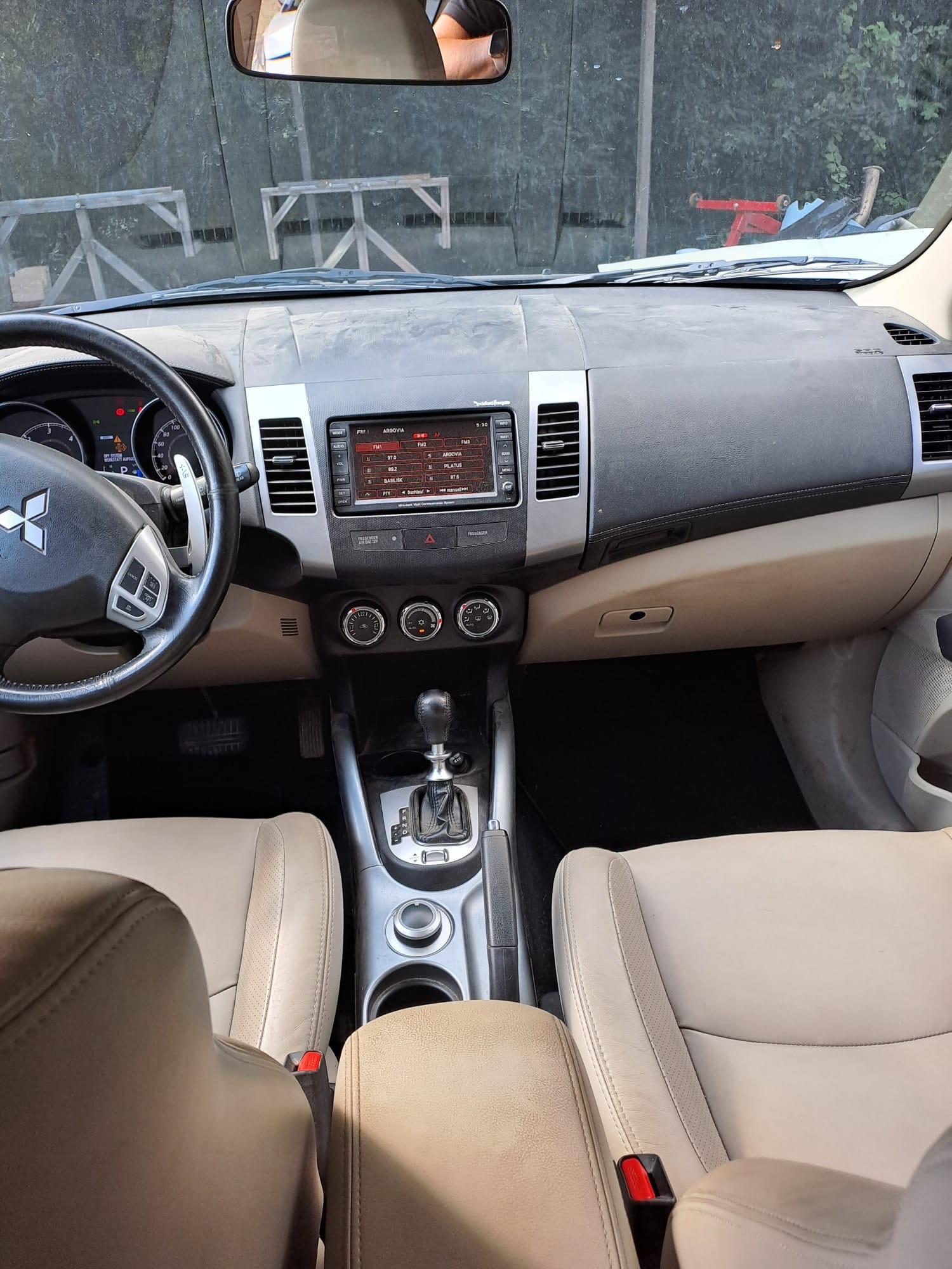 MITSUBISHI Outlander 2.2 DID Navigator 4WD TC-SST-image-8