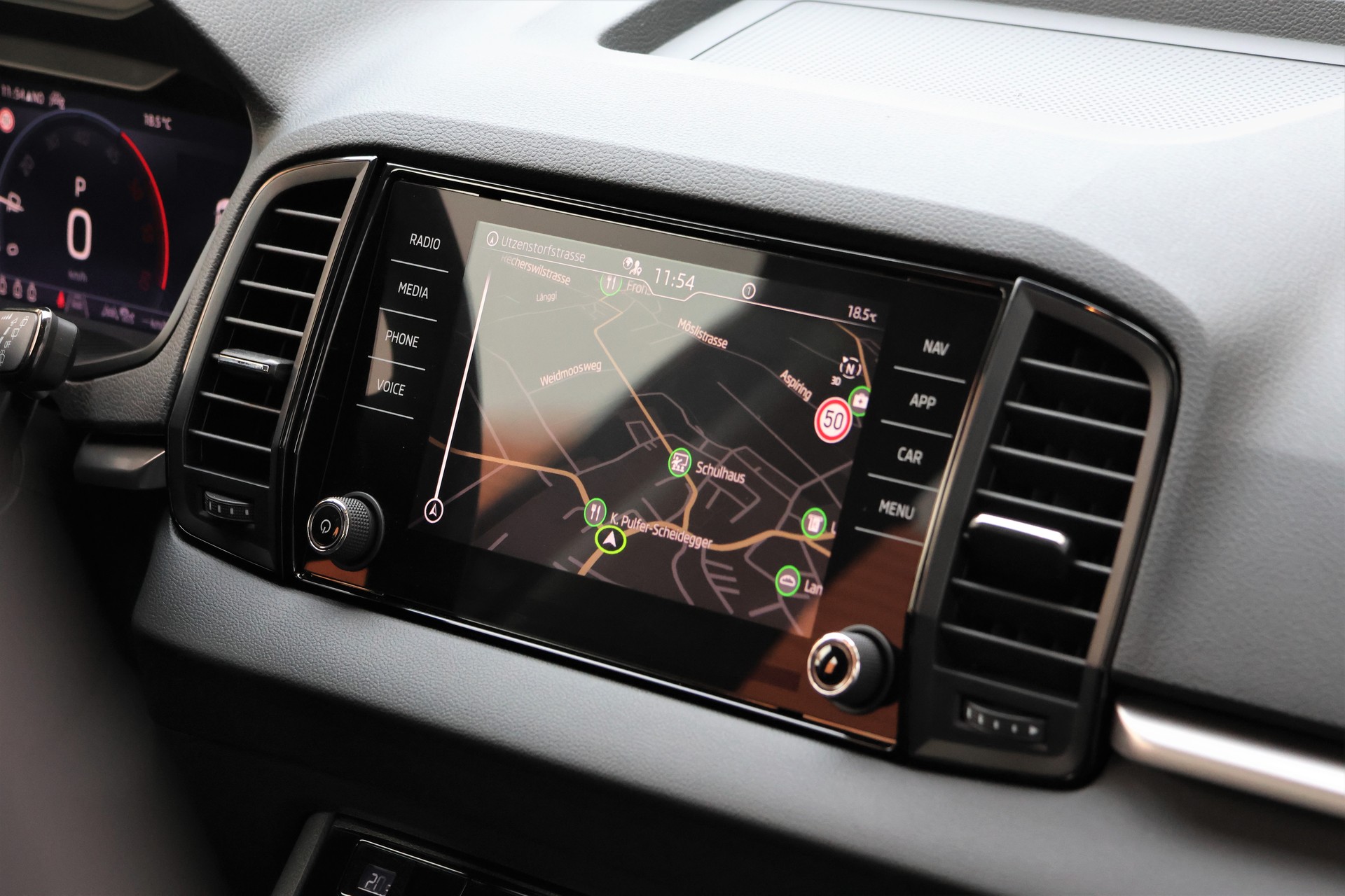 SKODA Karoq 2.0 TDI CR Selection 4x4 DSG (CH)-image-18