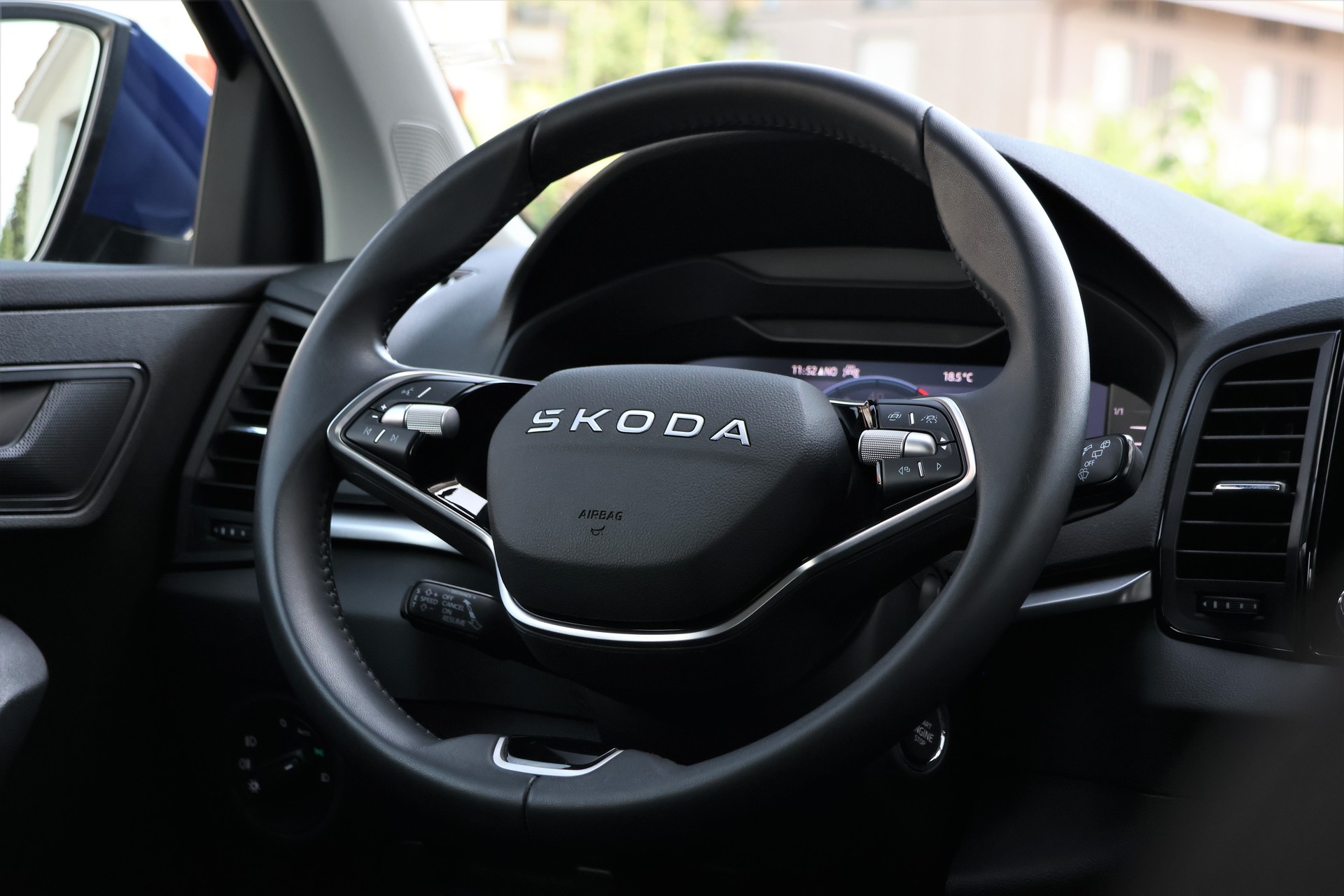 SKODA Karoq 2.0 TDI CR Selection 4x4 DSG (CH)-image-13