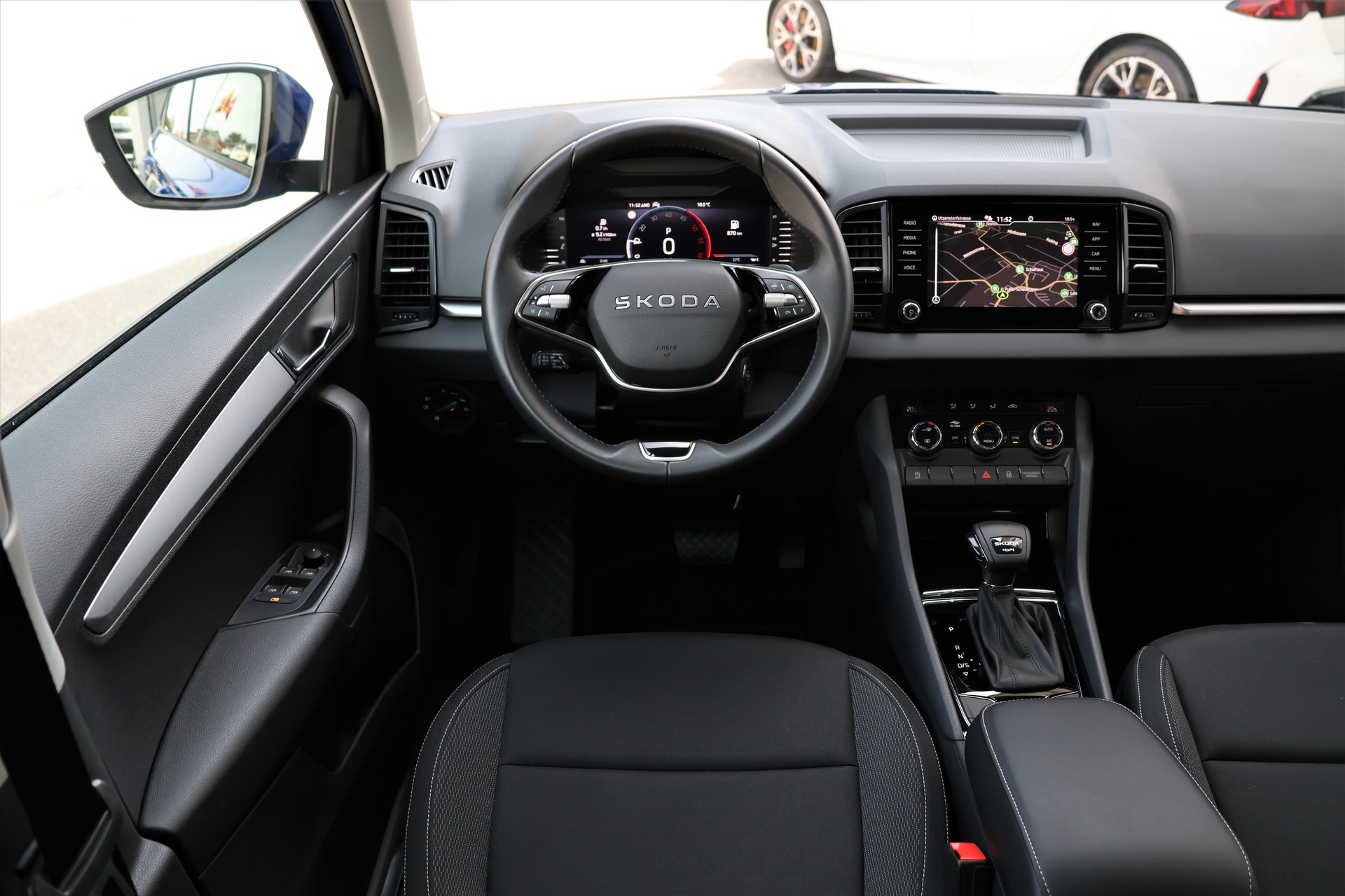 SKODA Karoq 2.0 TDI CR Selection 4x4 DSG (CH)-image-12