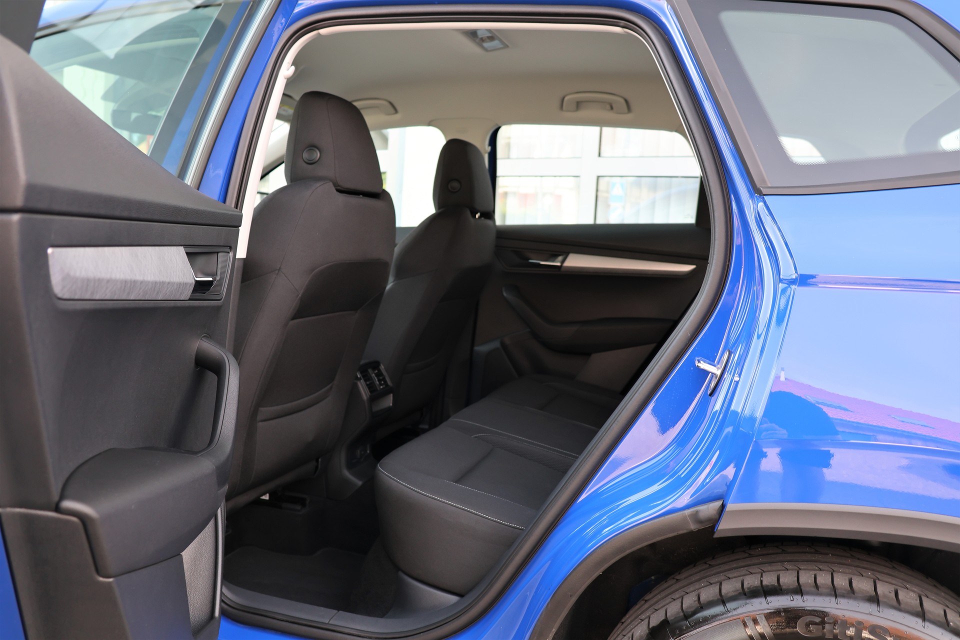 SKODA Karoq 2.0 TDI CR Selection 4x4 DSG (CH)-image-11