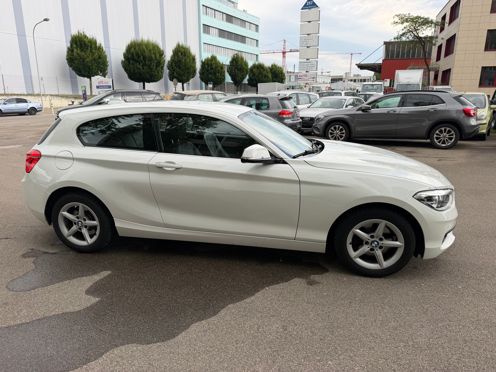 BMW 120d Sport Line Steptronic-image-2