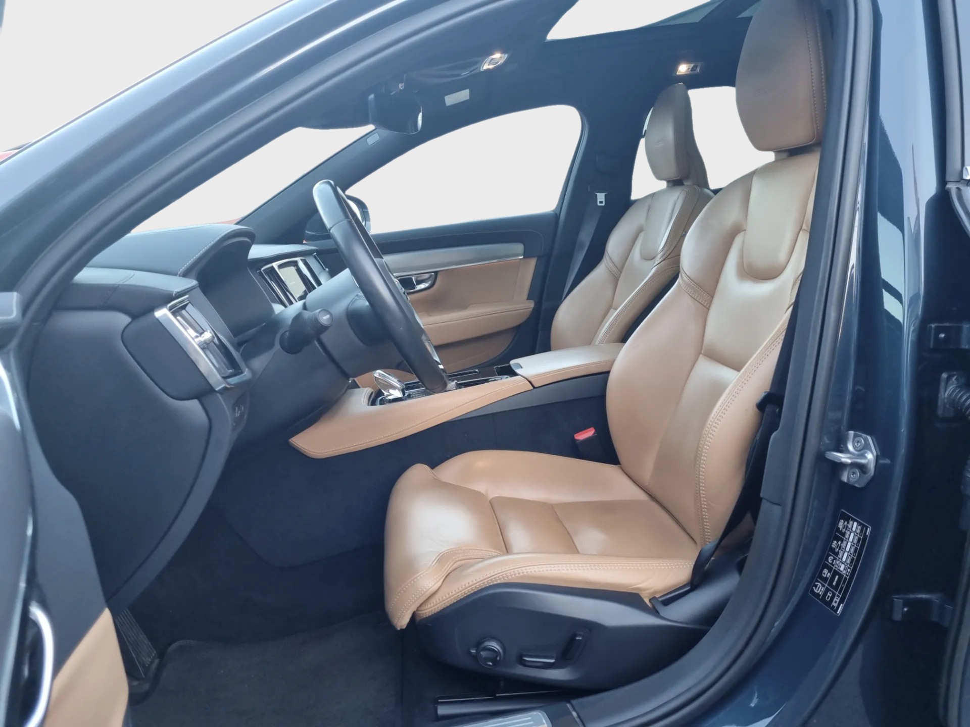 VOLVO V90 T8 eAWD Twin Engine Inscription Geartronic-image-9