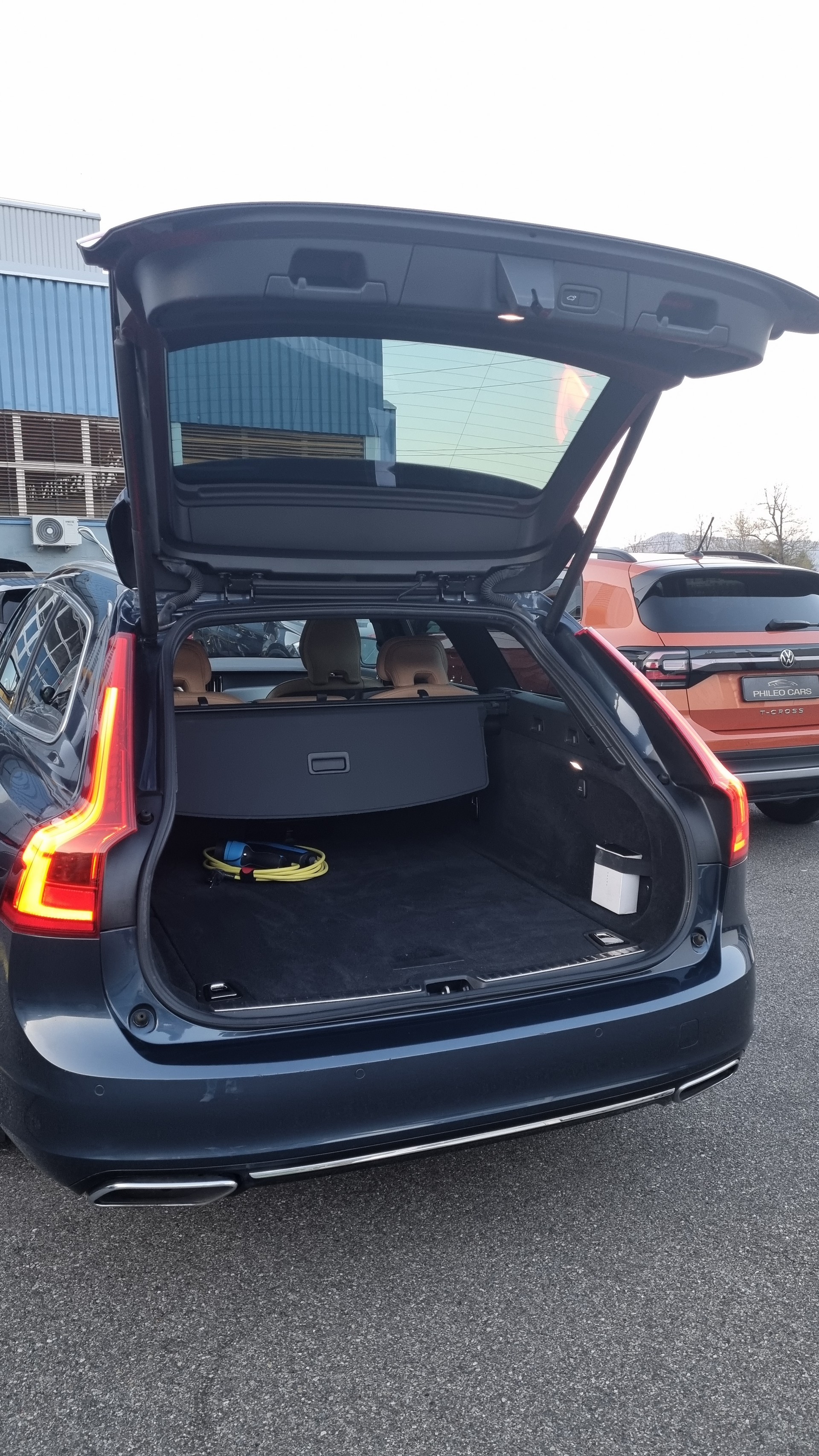 VOLVO V90 T8 eAWD Twin Engine Inscription Geartronic-image-14
