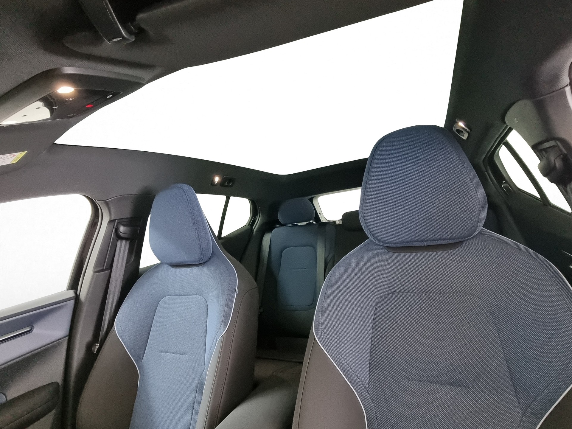 VOLVO EX 30 Twin Ultra AWD 69kWh-image-12