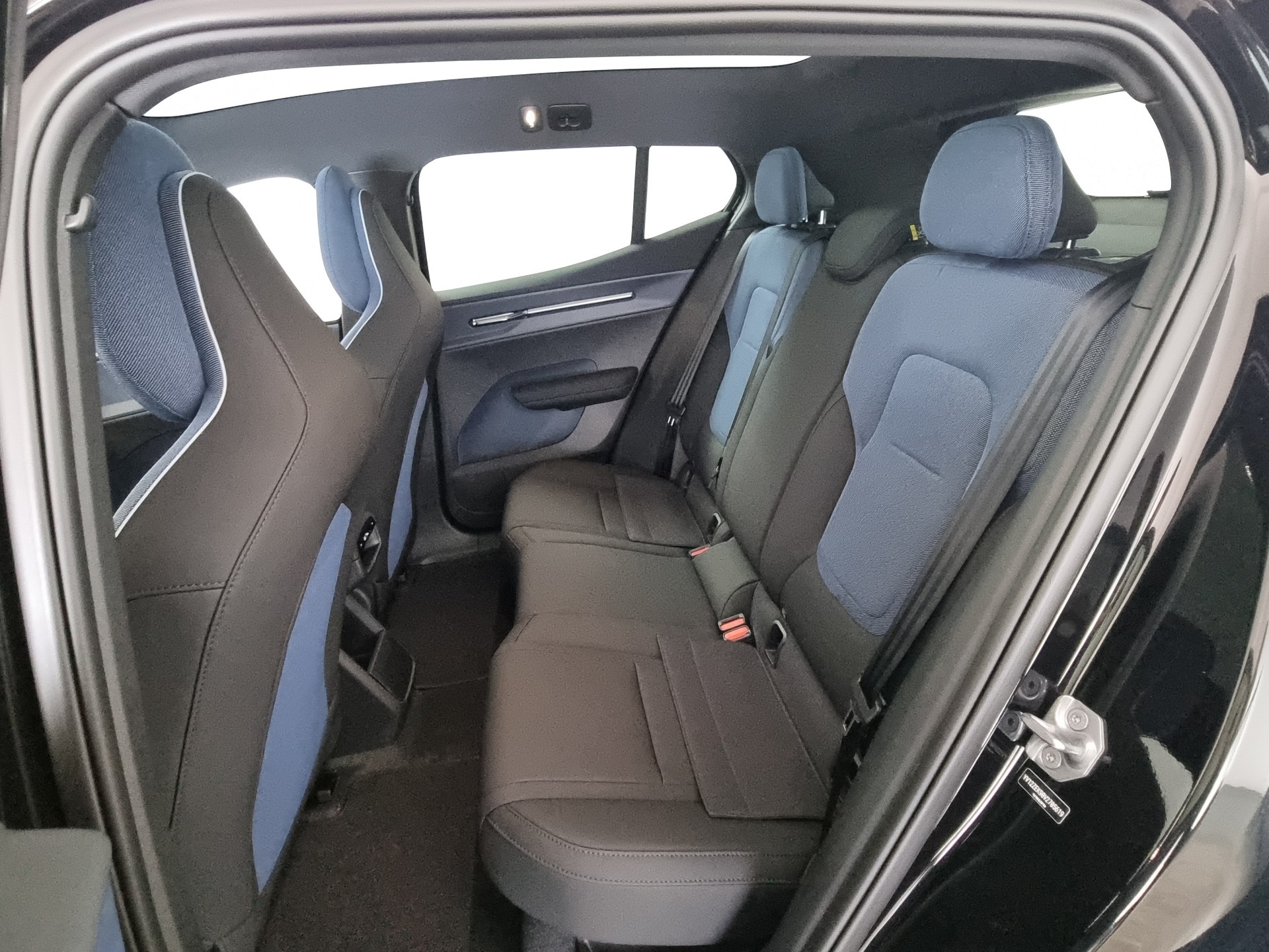VOLVO EX 30 Twin Ultra AWD 69kWh-image-6