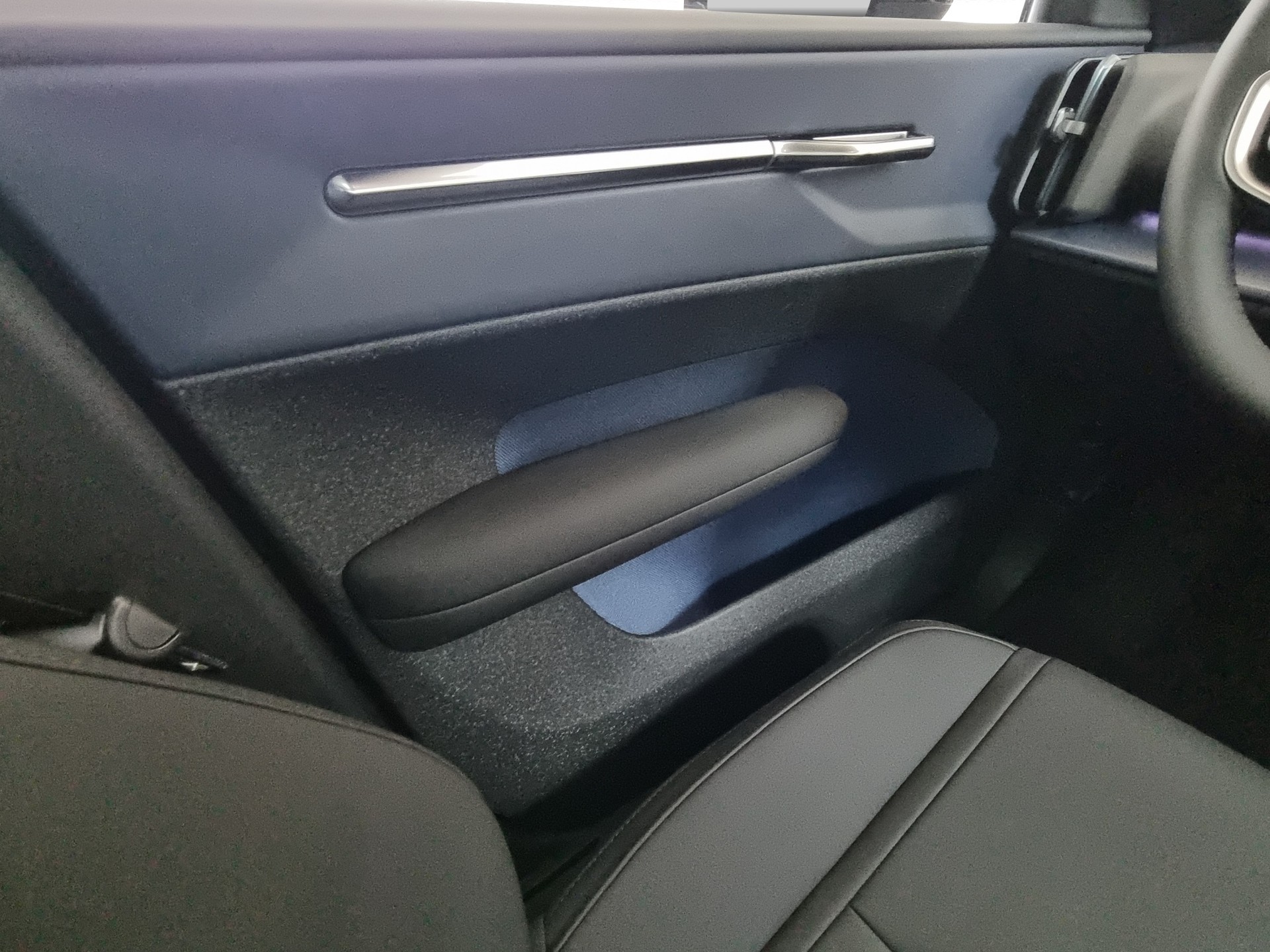 VOLVO EX 30 Twin Ultra AWD 69kWh-image-11