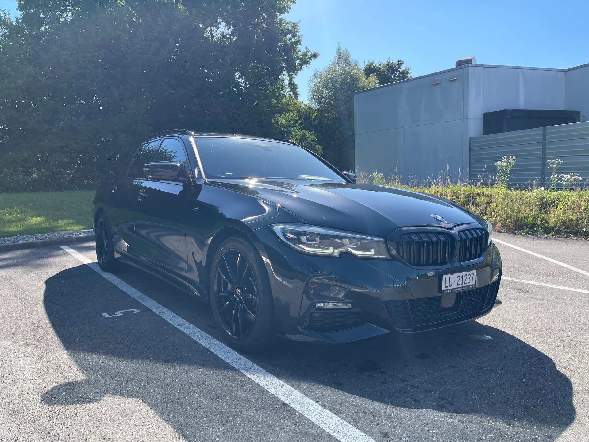 BMW 330d xDrive-image-1