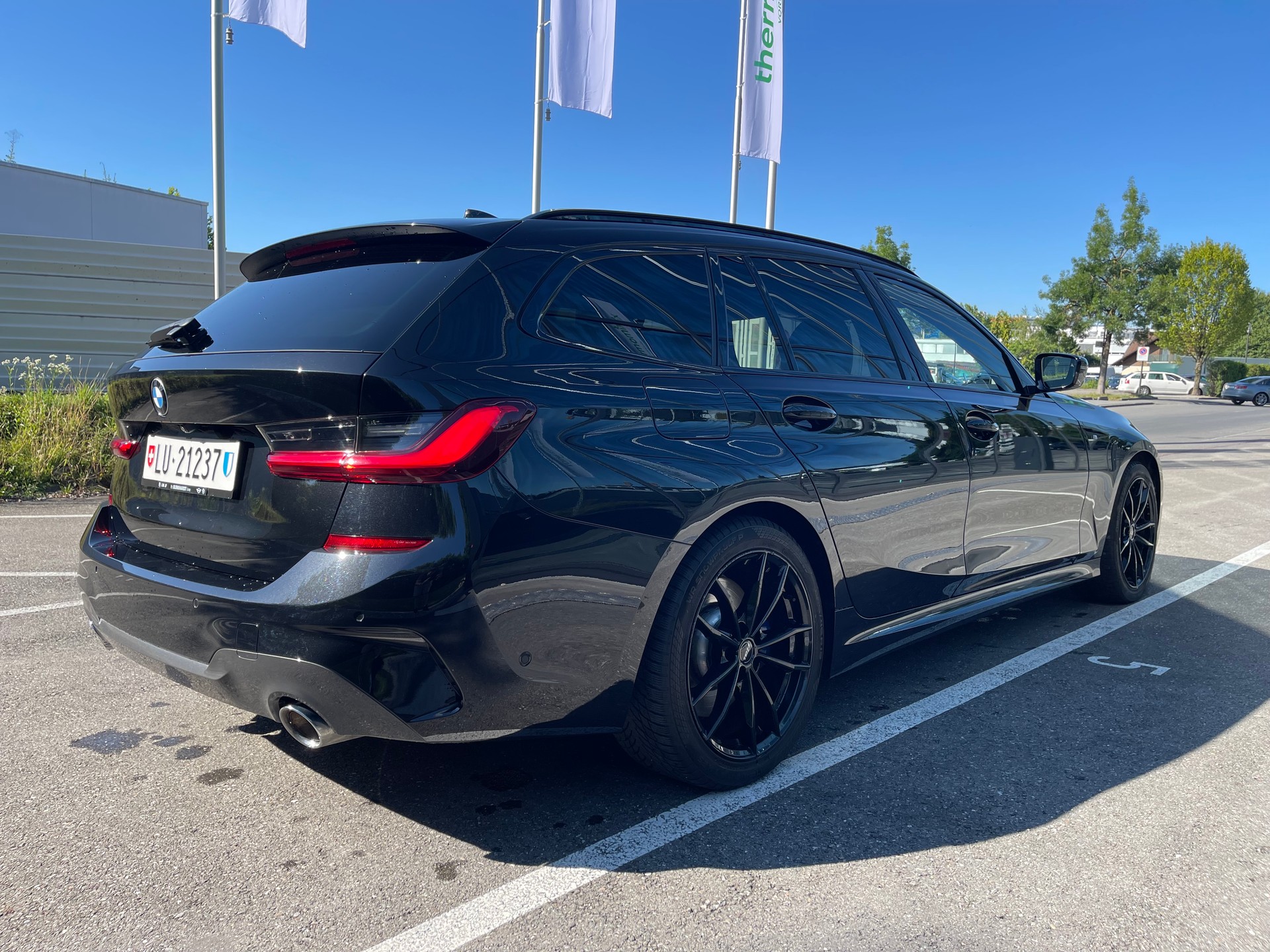 BMW 330d xDrive-image-2
