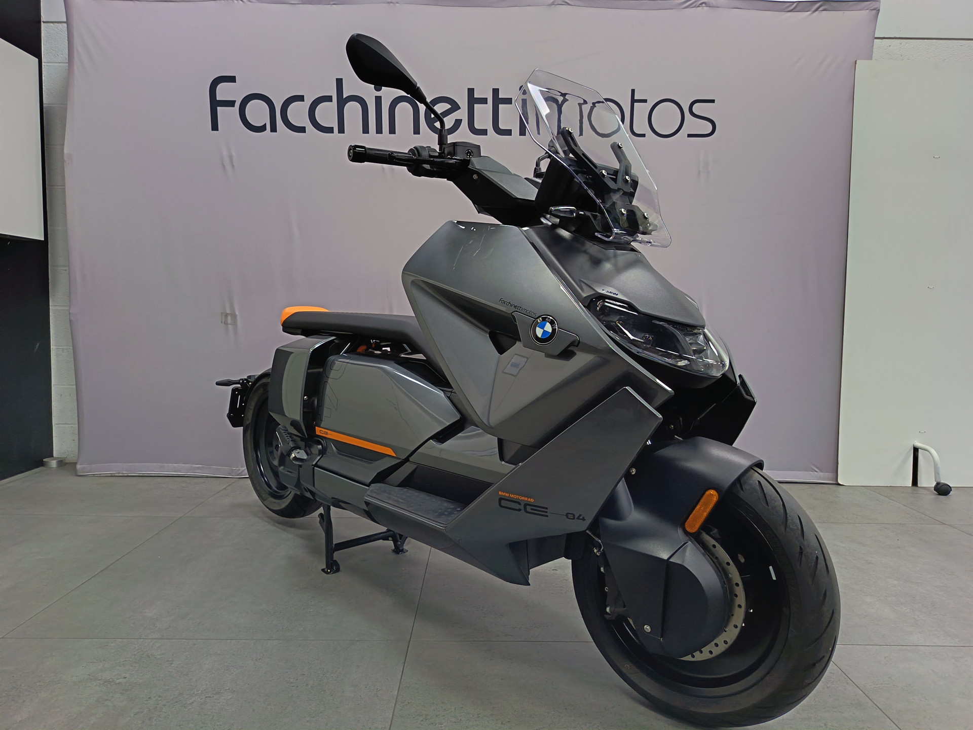 BMW CE 04 Avantgarde - leasing à 139 chf par mois-showroom-element-1