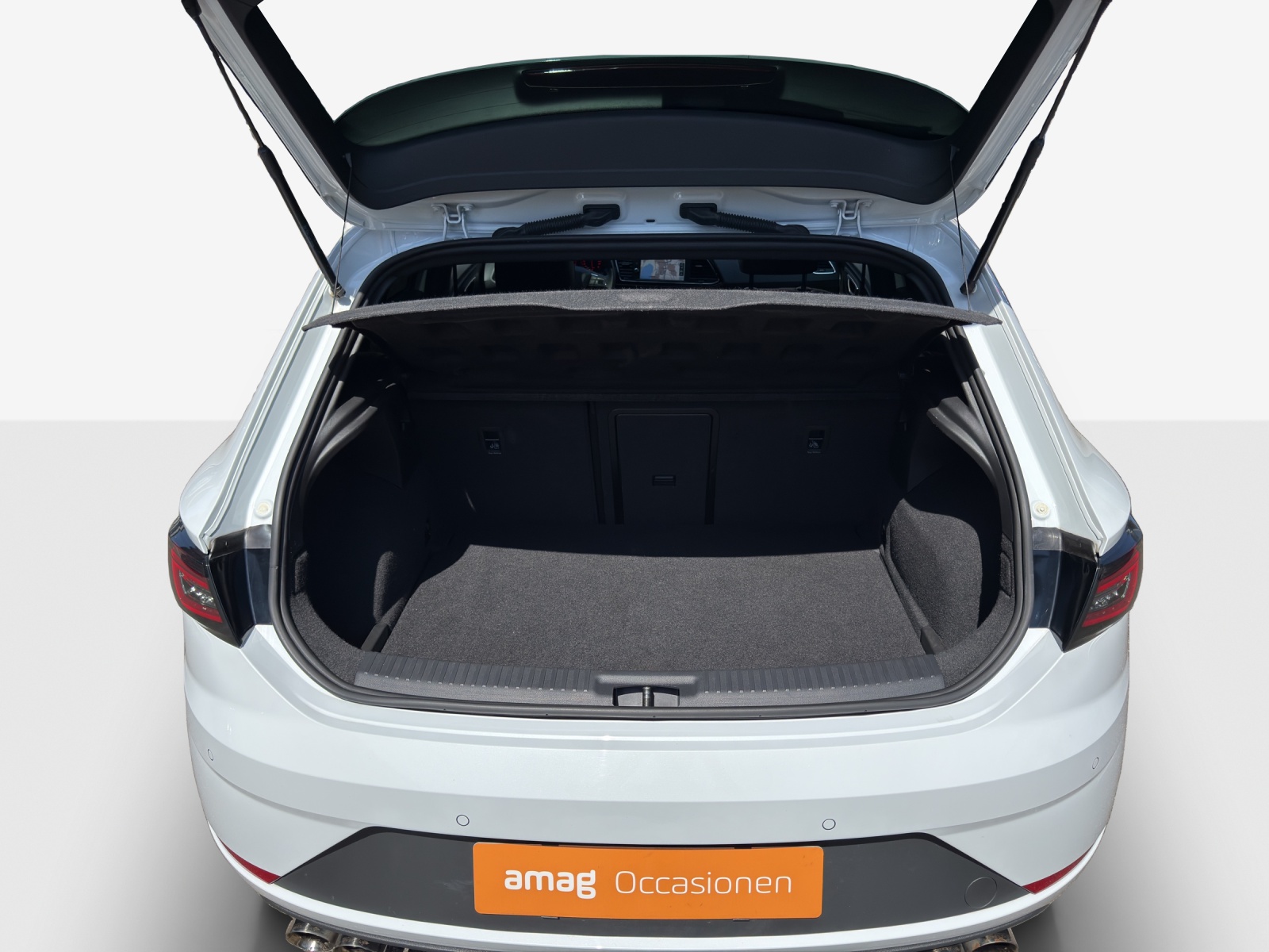 SEAT Leon 2.0 TSI Cupra 300 DSG-image-12