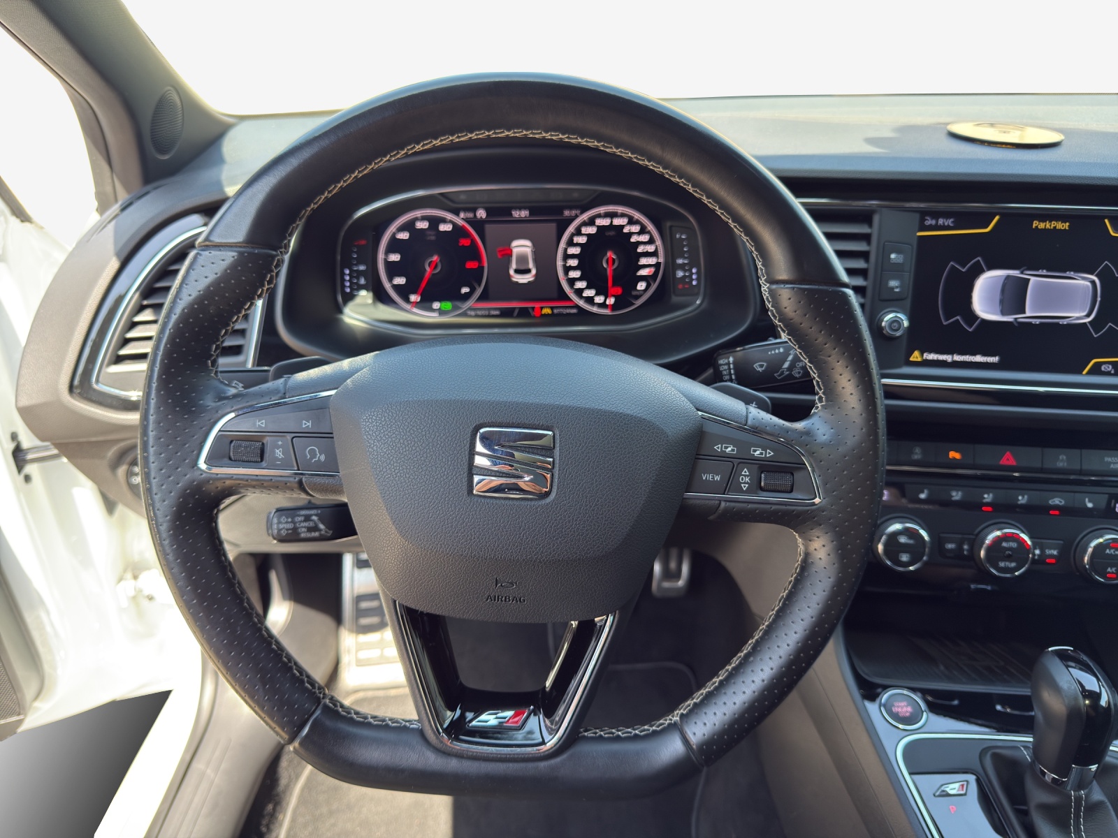SEAT Leon 2.0 TSI Cupra 300 DSG-image-9