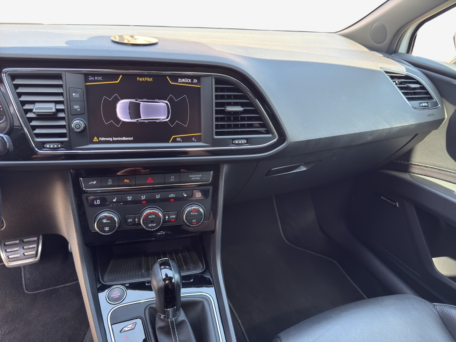 SEAT Leon 2.0 TSI Cupra 300 DSG-image-10