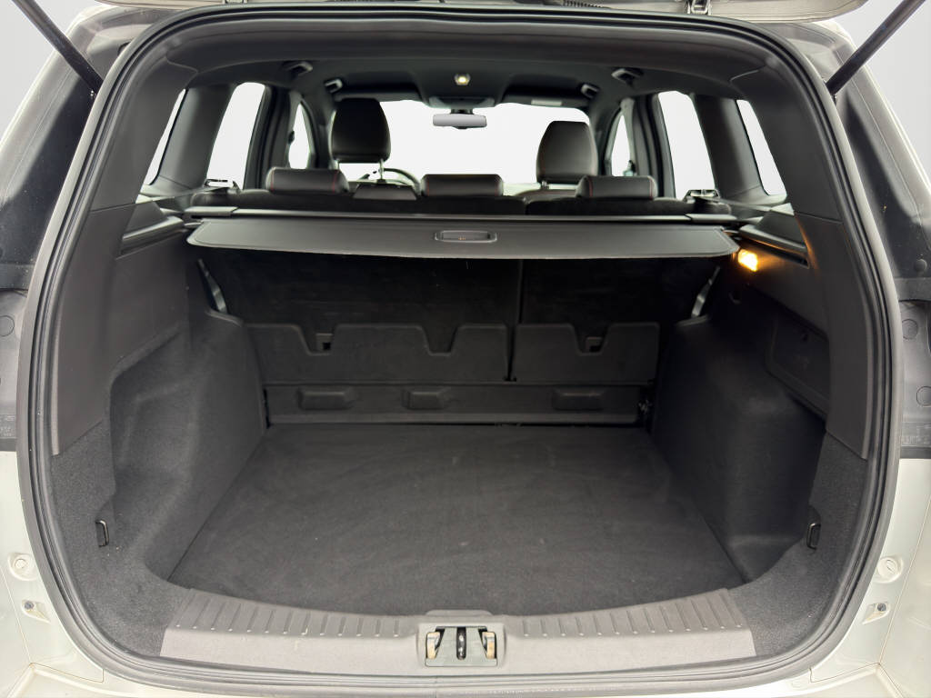 FORD Kuga 2.0 TDCi 150 ST-Line-image-12