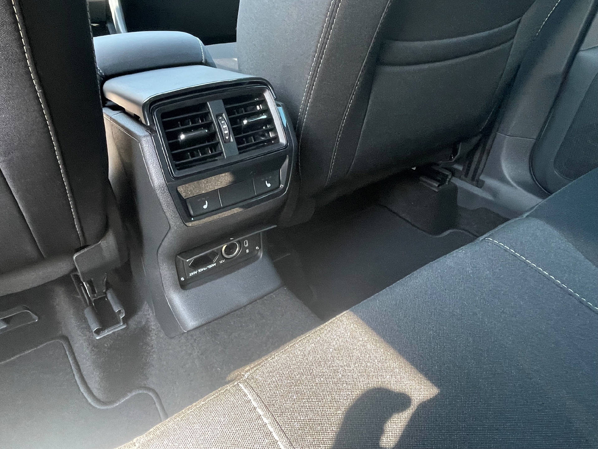 SKODA Karoq 2.0 TSI SportLine 4x4 DSG-image-8