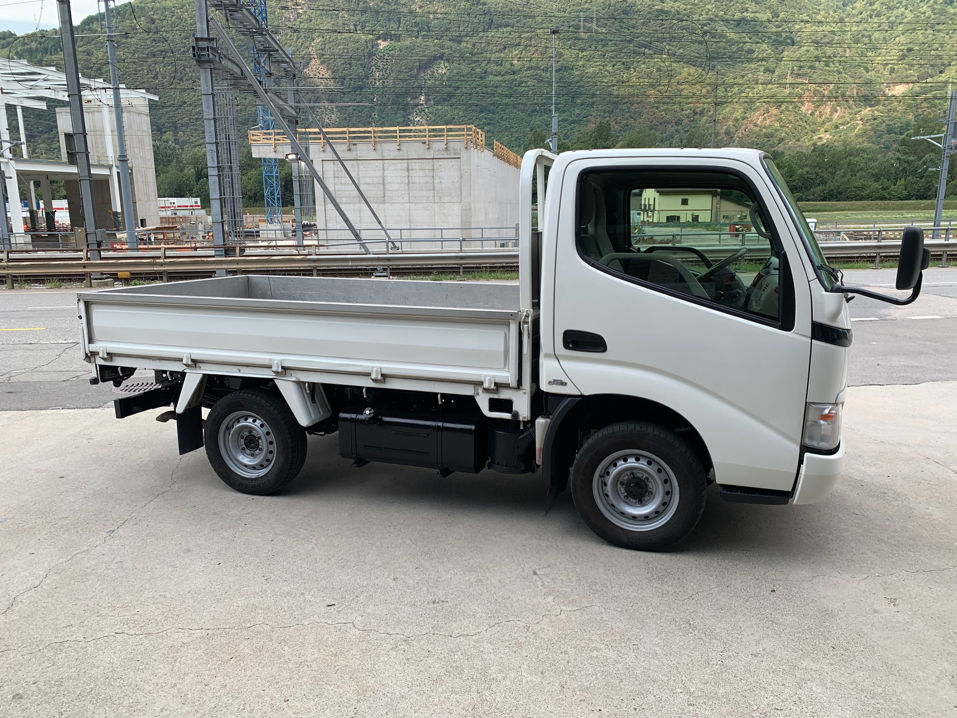 TOYOTA Dyna 100 SWB-image-2