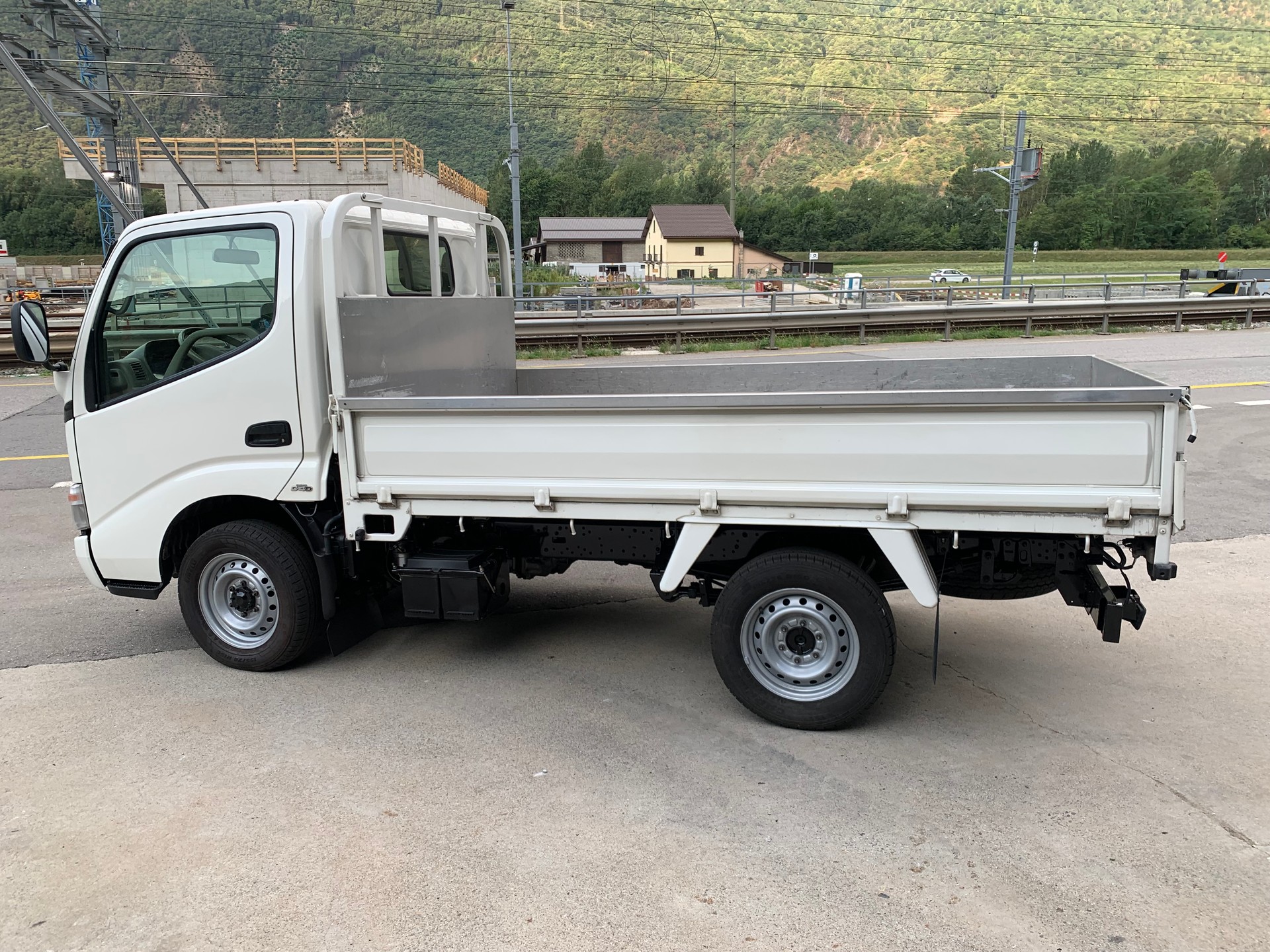 TOYOTA Dyna 100 SWB-image-3