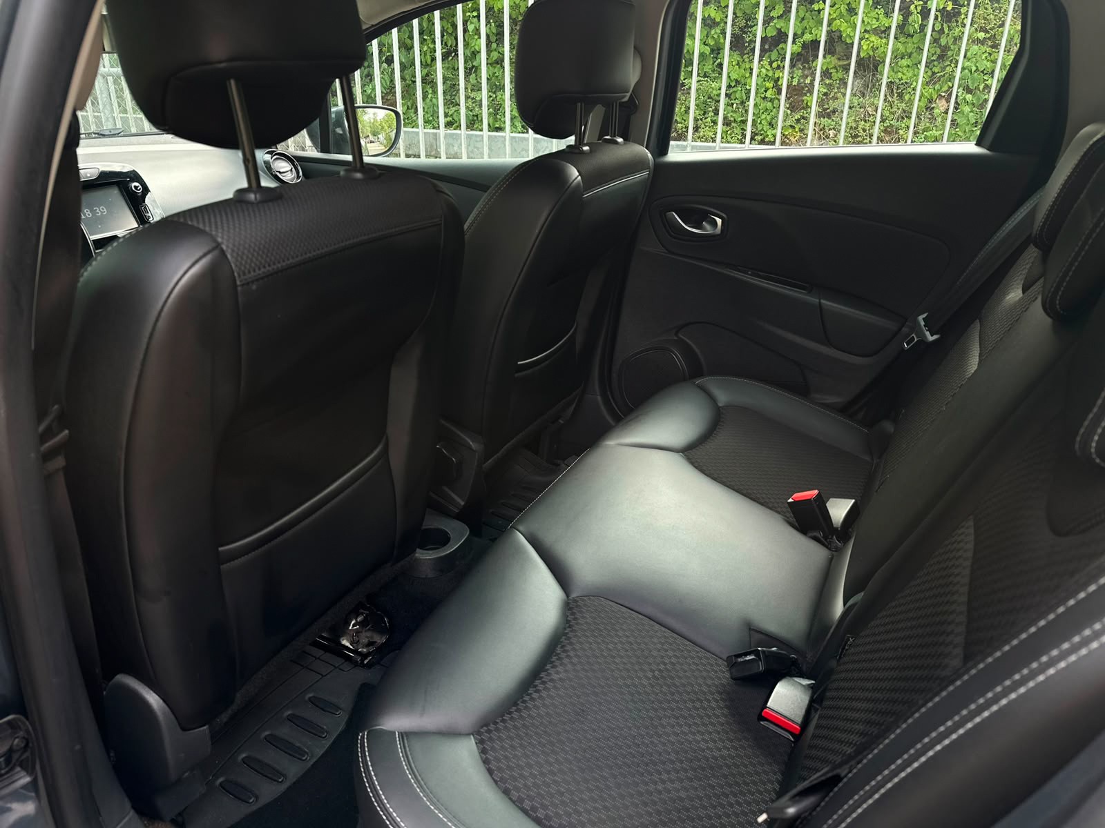 RENAULT Clio Grandtour 1.2 16V T 90th Anniversary EDC-image-7