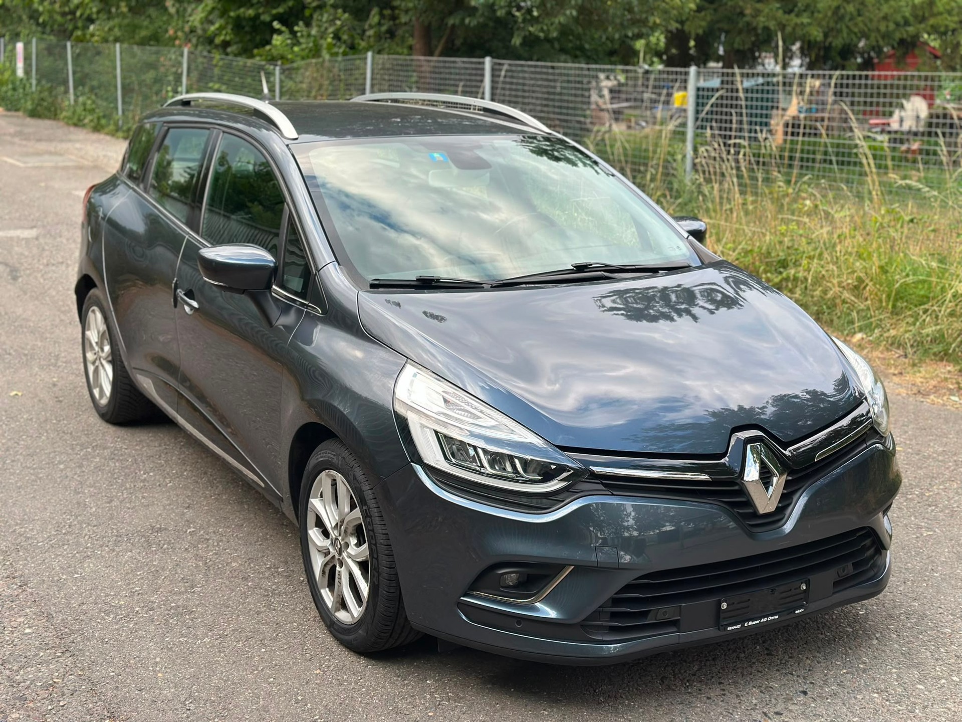 RENAULT Clio Grandtour 1.2 16V T 90th Anniversary EDC-image-1