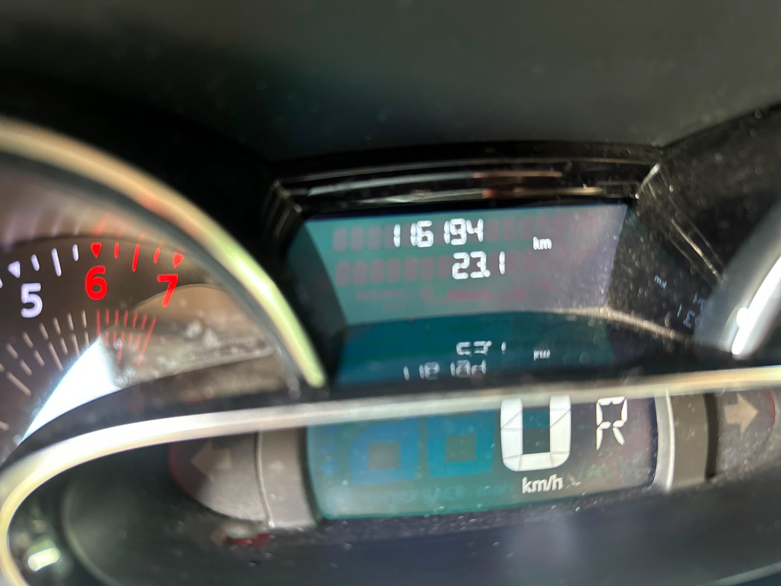RENAULT Clio Grandtour 1.2 16V T 90th Anniversary EDC-image-14