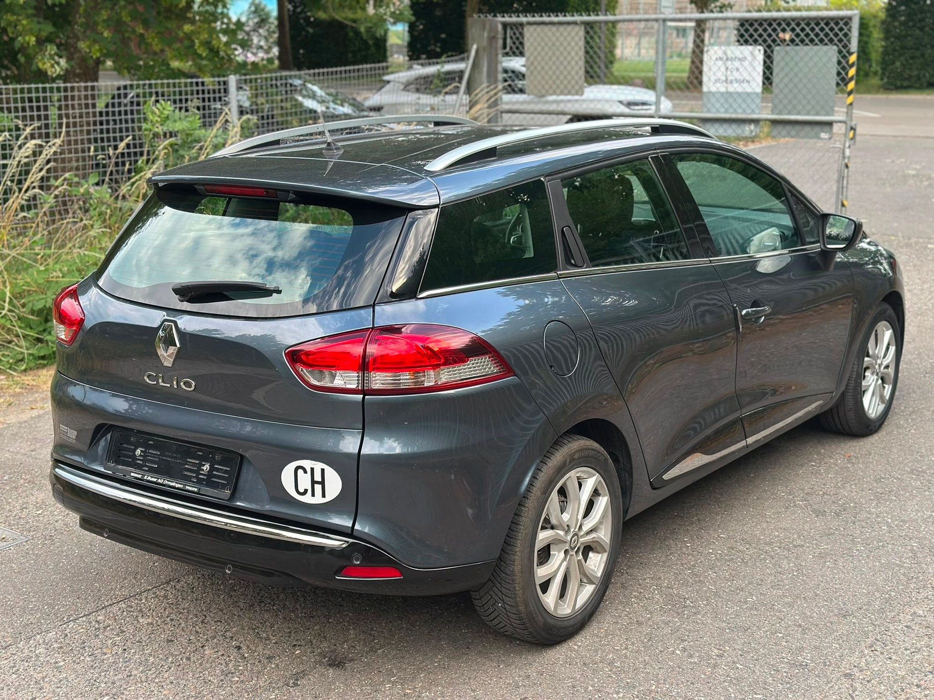 RENAULT Clio Grandtour 1.2 16V T 90th Anniversary EDC-image-5