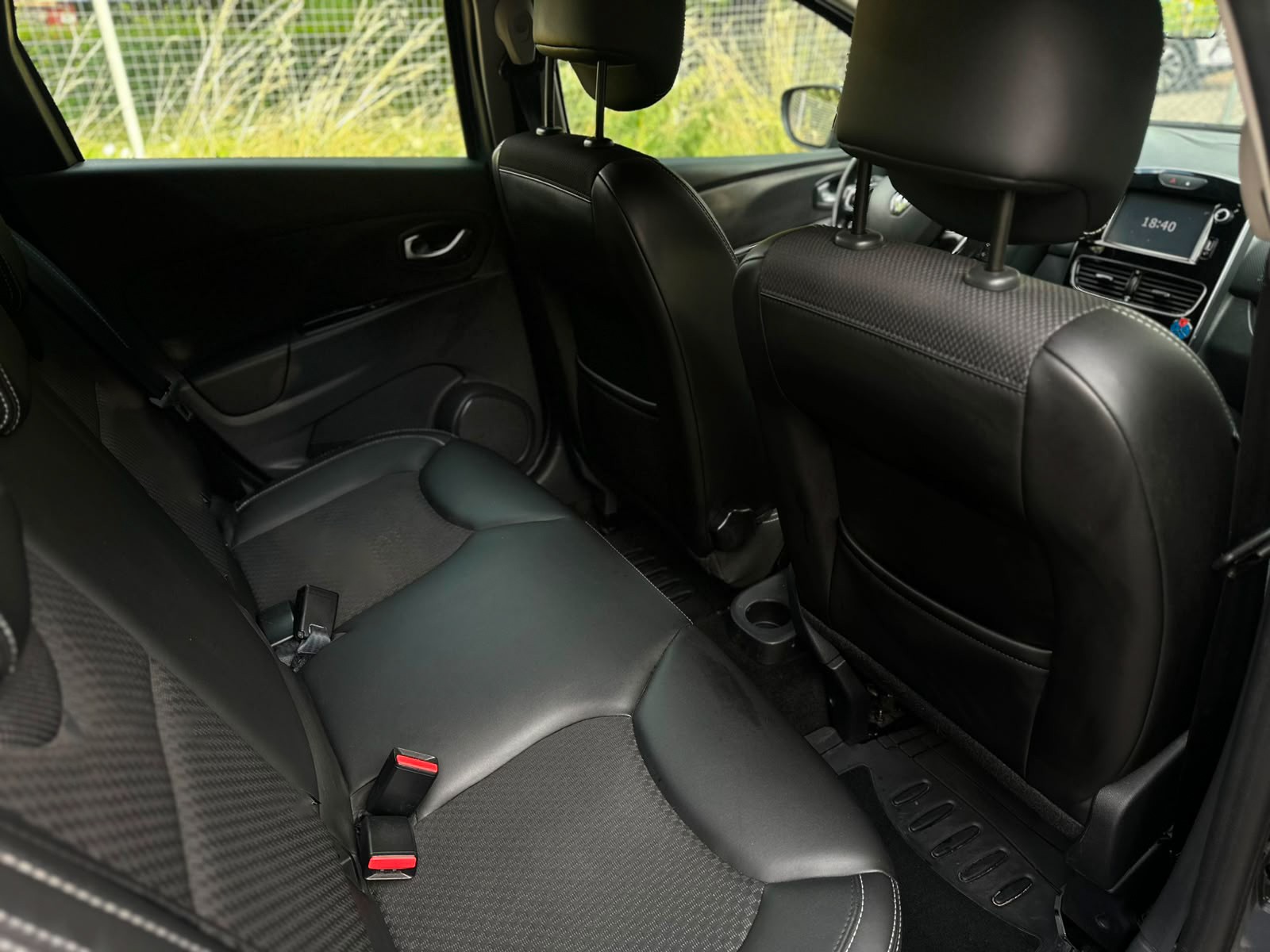 RENAULT Clio Grandtour 1.2 16V T 90th Anniversary EDC-image-8