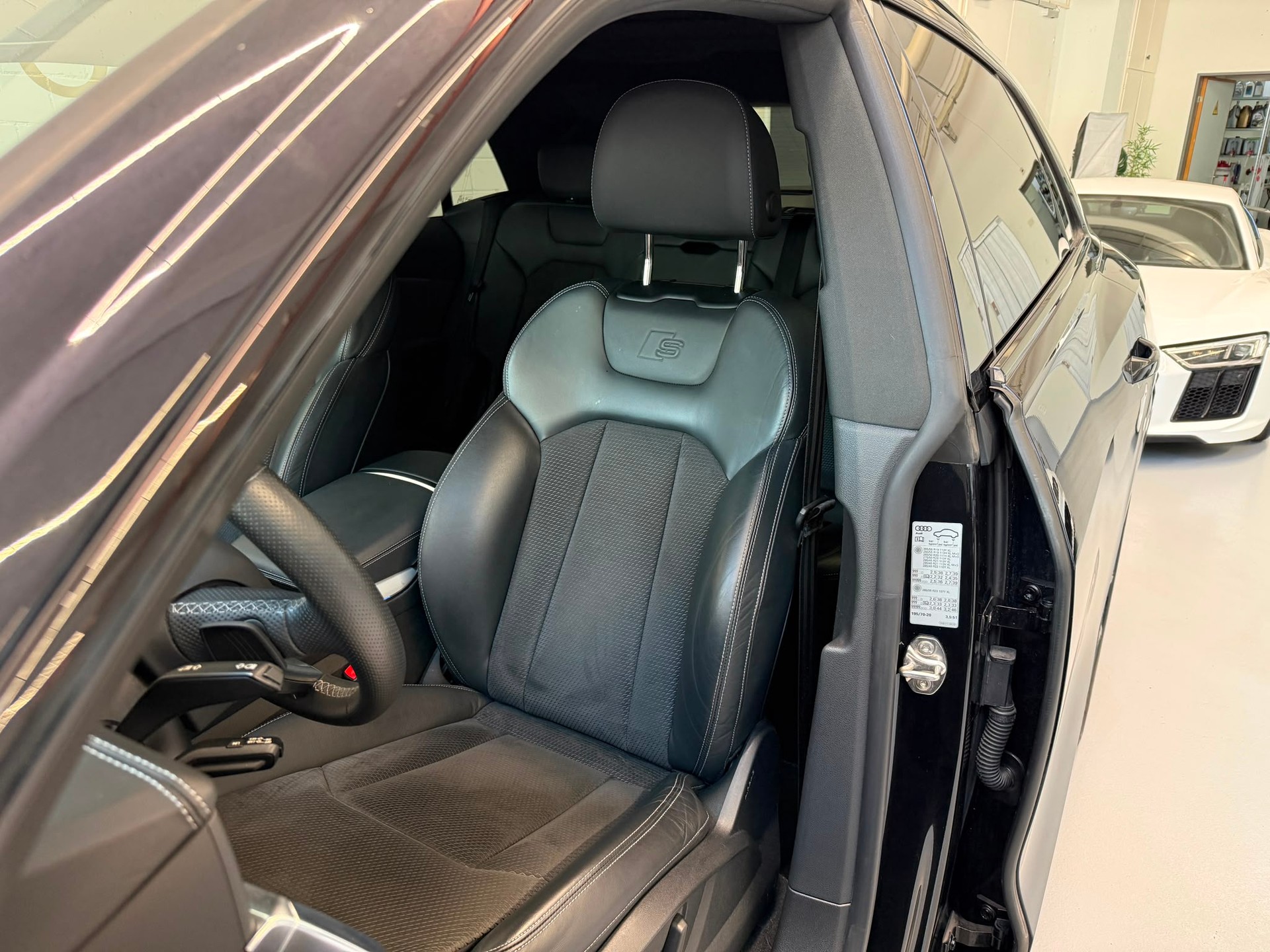AUDI Q8 45 TDI Black Edition quattro tiptronic-image-11