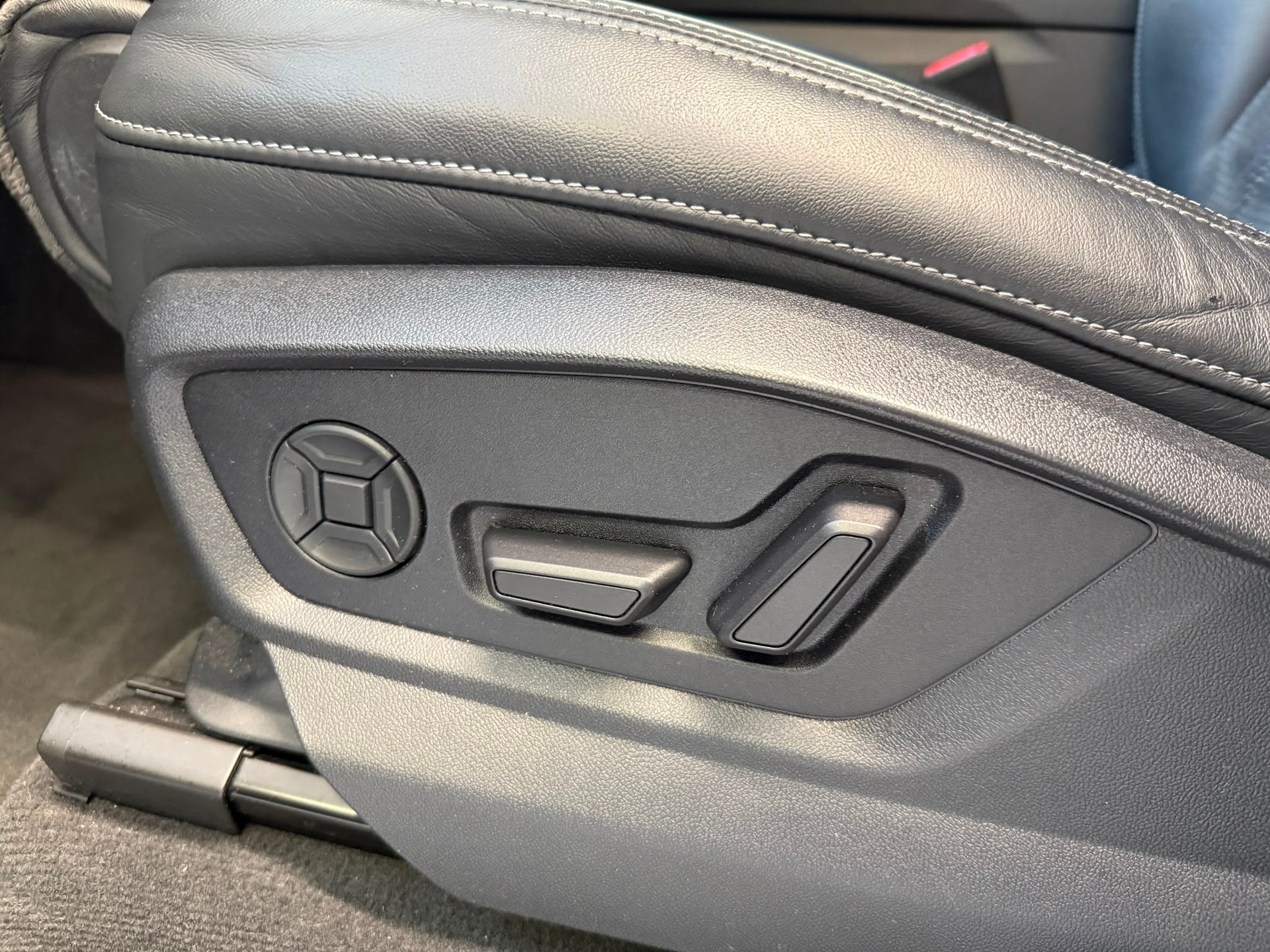 AUDI Q8 45 TDI Black Edition quattro tiptronic-image-10