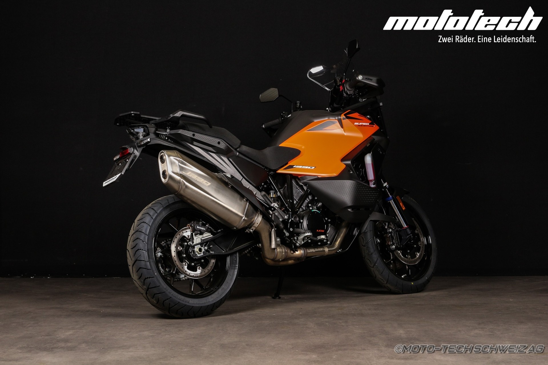 KTM 1390 Super Adventure S-showroom-element-1