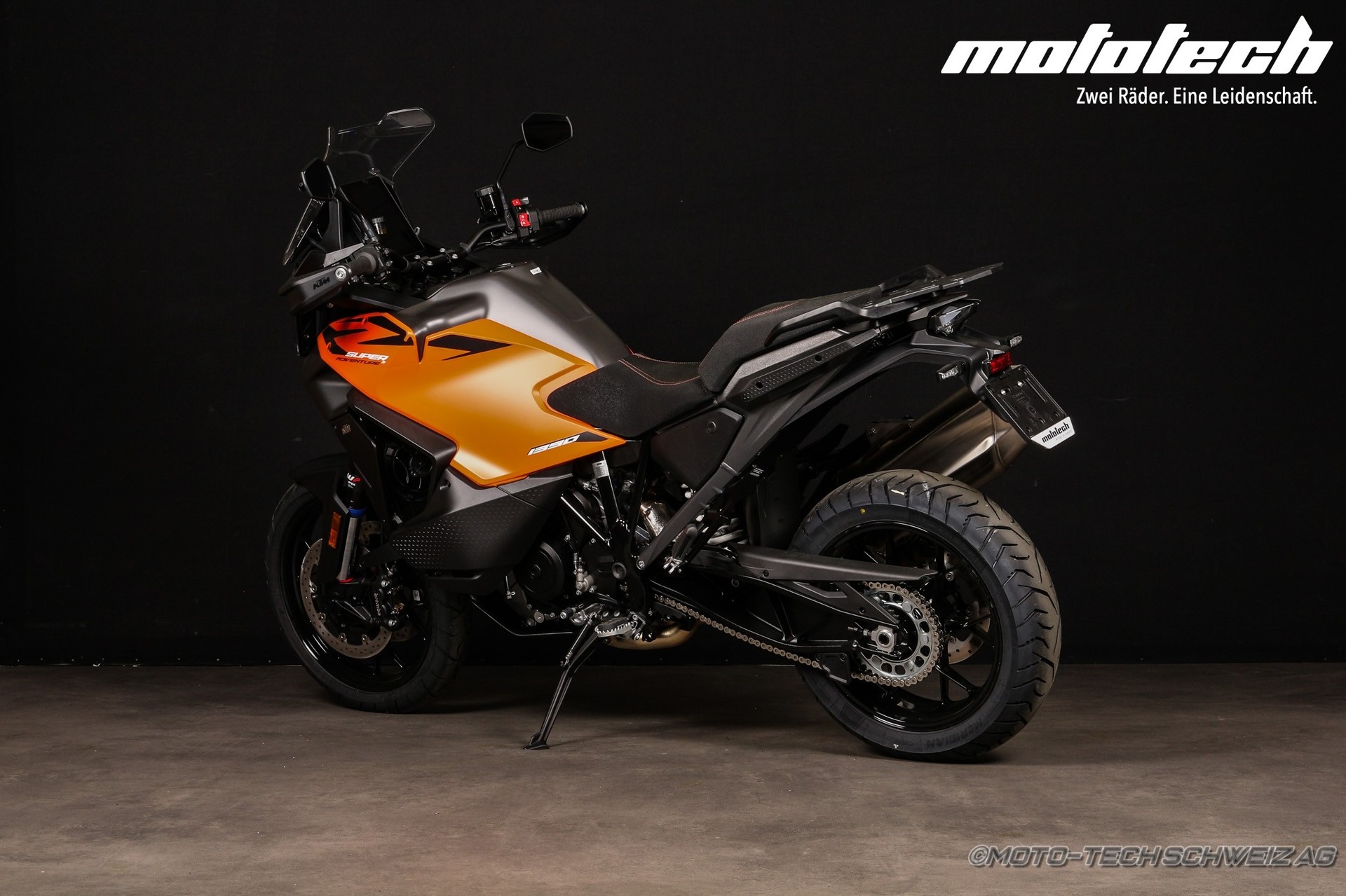 KTM 1390 Super Adventure S-showroom-element-2