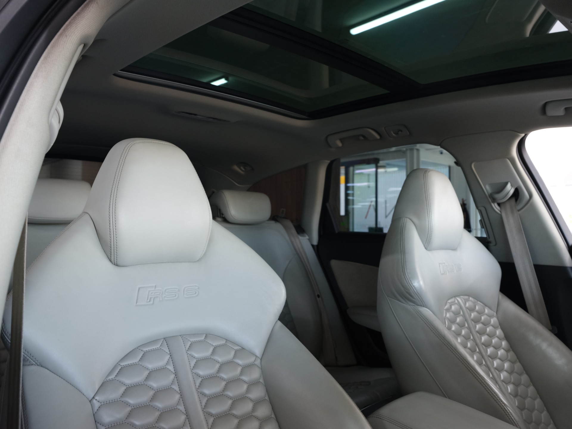 AUDI RS6 Avant 4.0 TFSI V8 performance quattro *Performance Abgassanlage* *Panorama* *Bose*-image-32