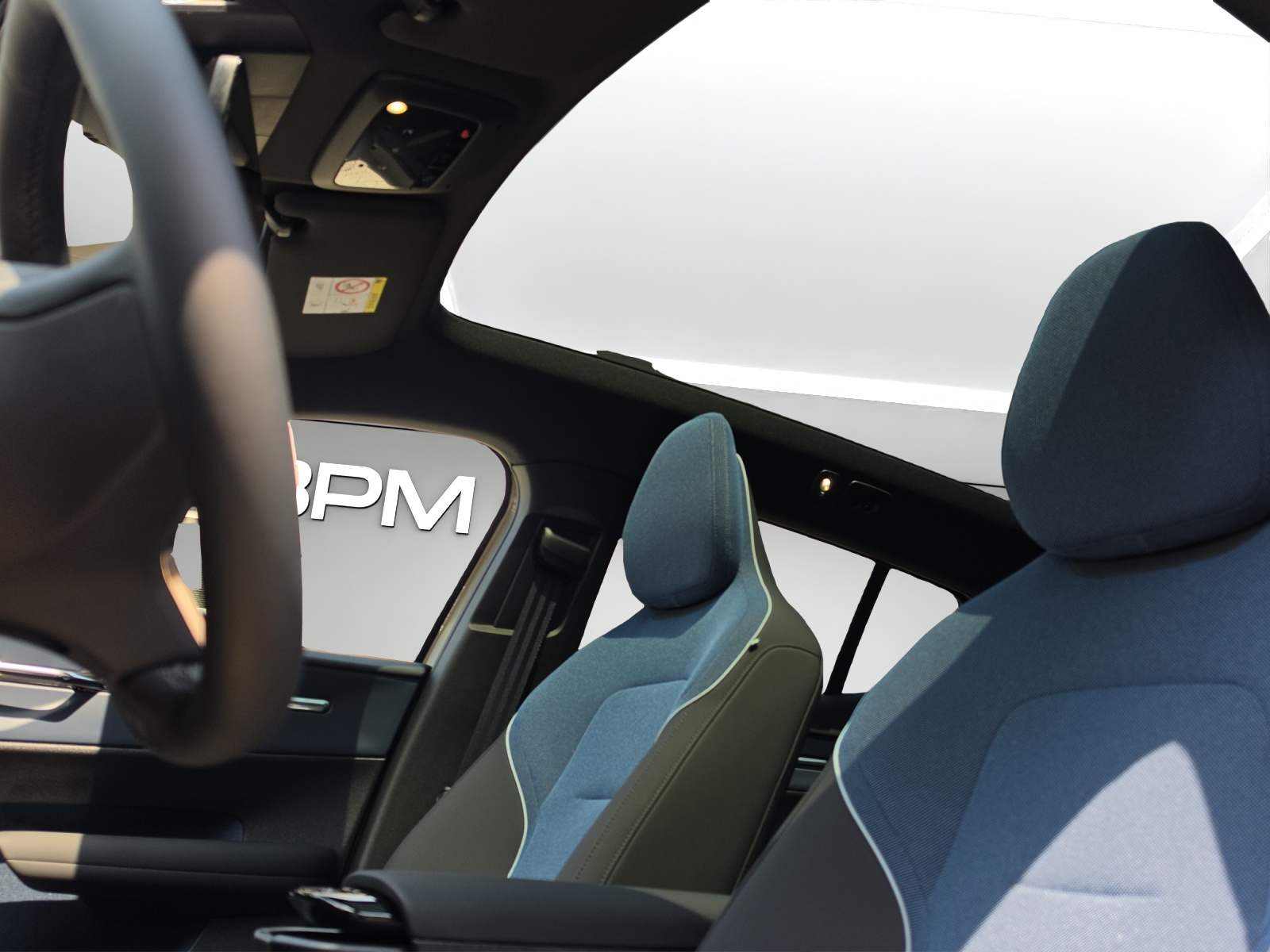VOLVO EX30 P8 69 kWh AWD Ultra-image-14