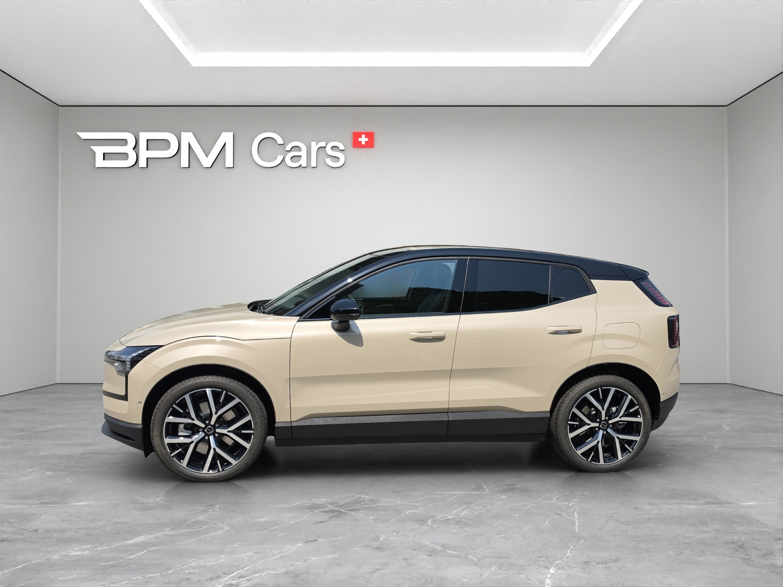 VOLVO EX30 P8 69 kWh AWD Ultra-image-1