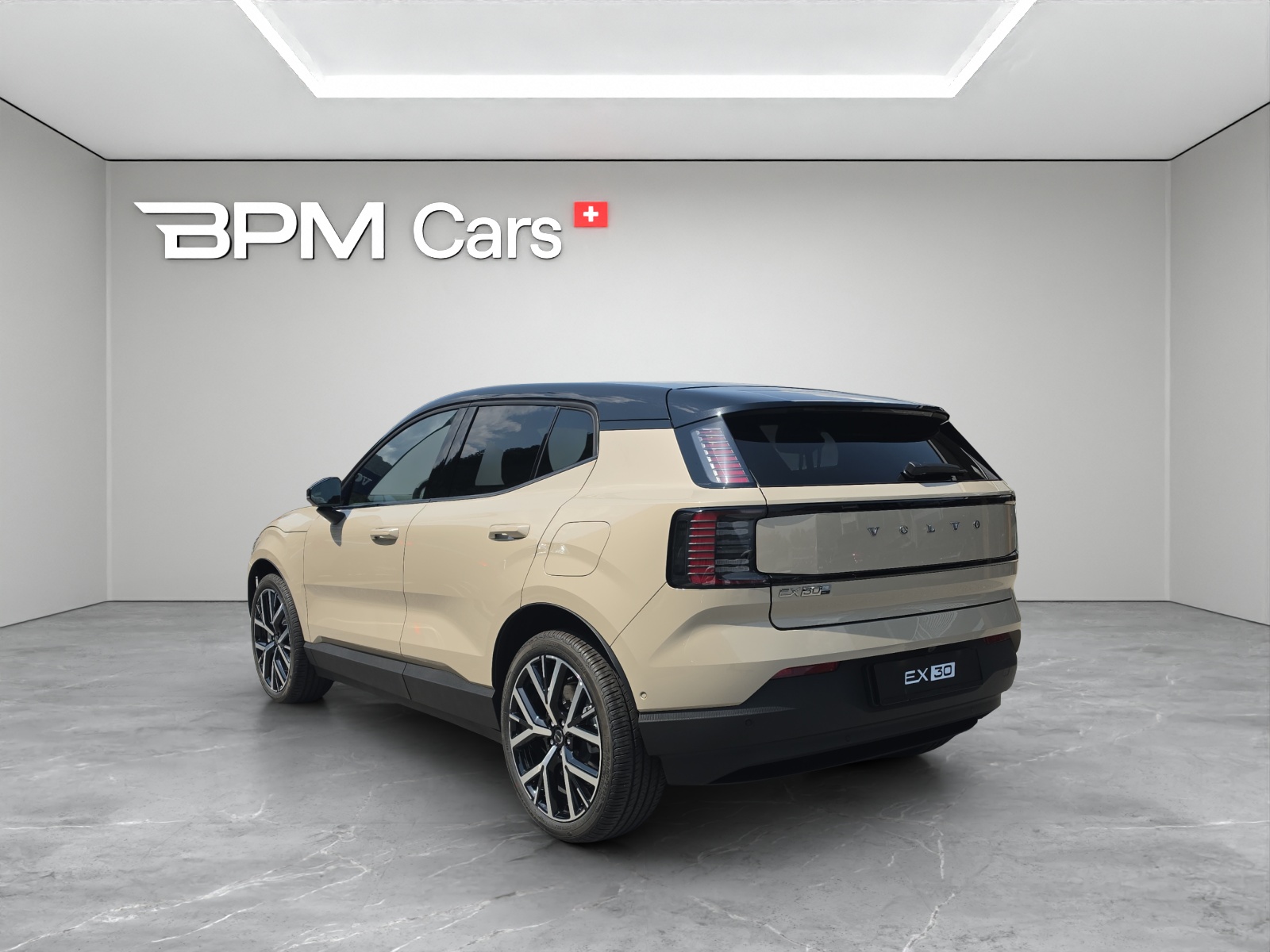 VOLVO EX30 P8 69 kWh AWD Ultra-image-2