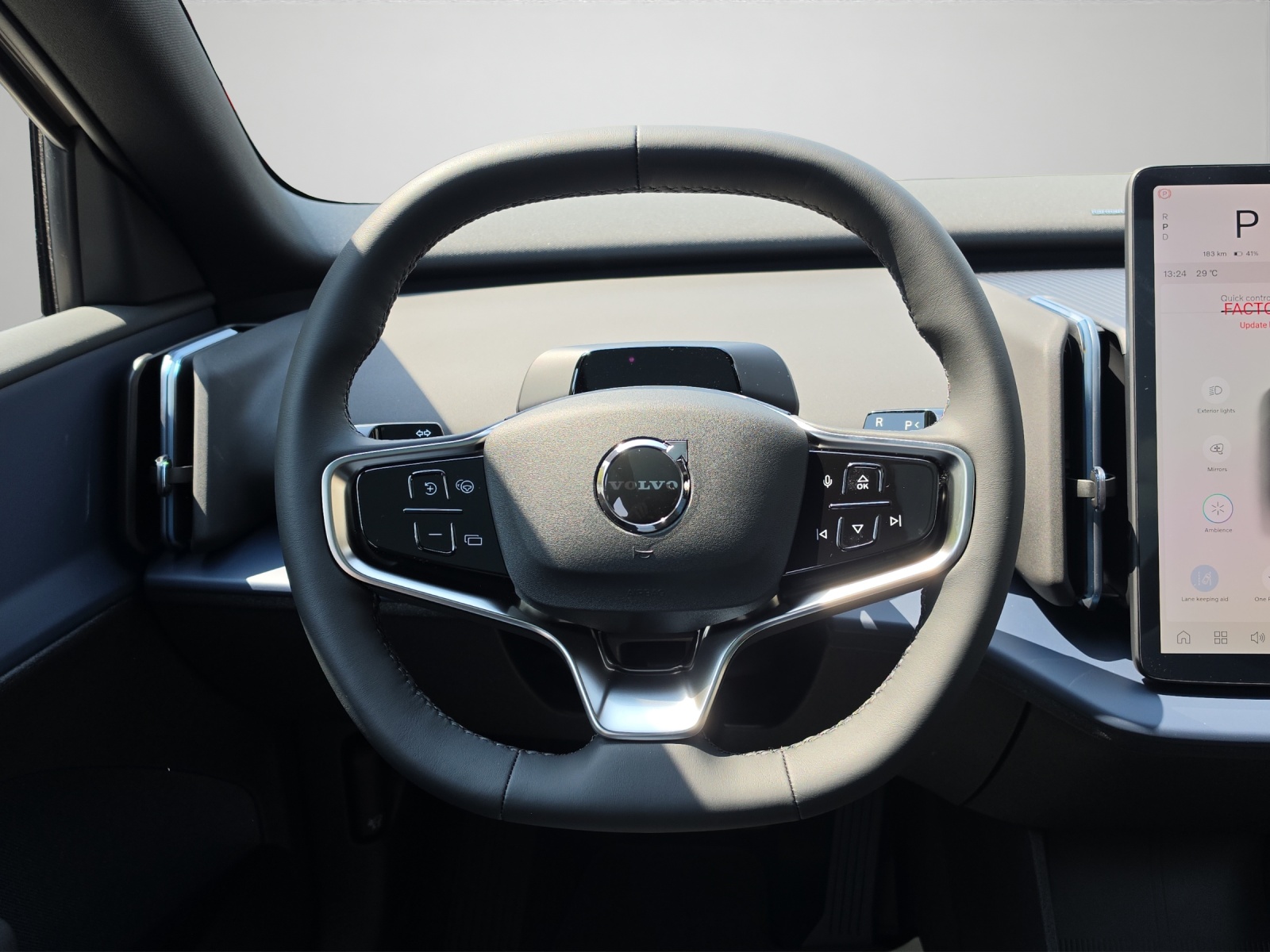 VOLVO EX30 P8 69 kWh AWD Ultra-image-10