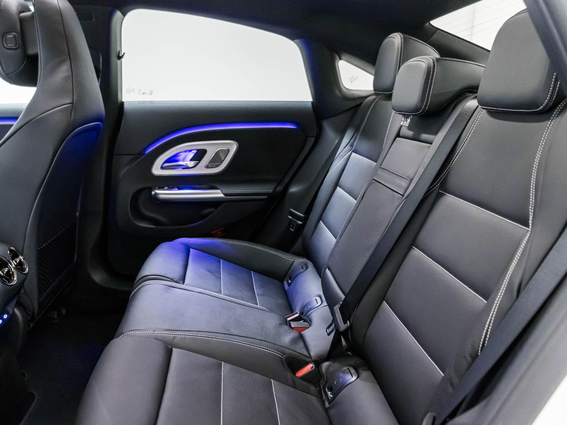 MERCEDES-BENZ CLA 350 4MATIC-image-8