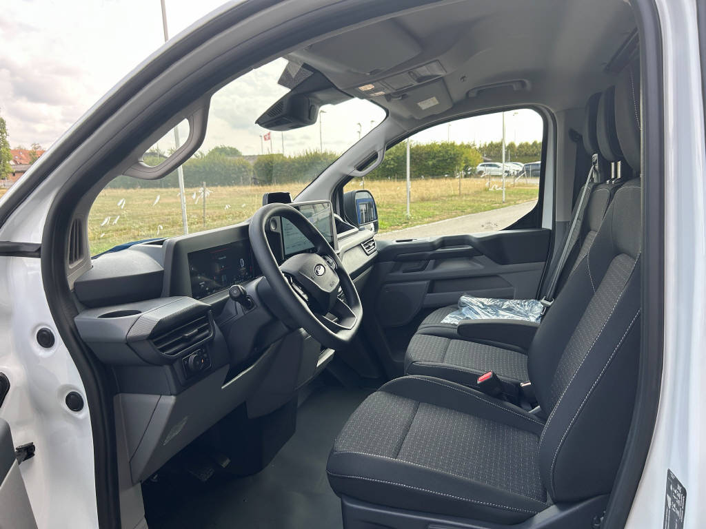 FORD Transit Custom Van 320 L1 2.5 Duratec 233 Trend PHEV-image-7